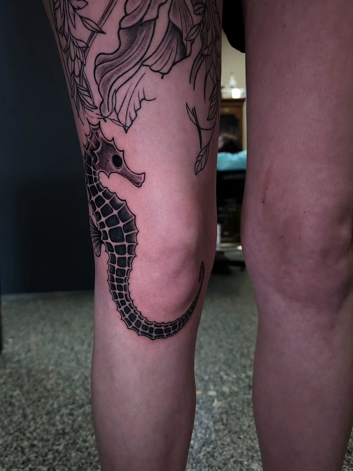 Seahorse black and grey tattoo on the leg by xavia