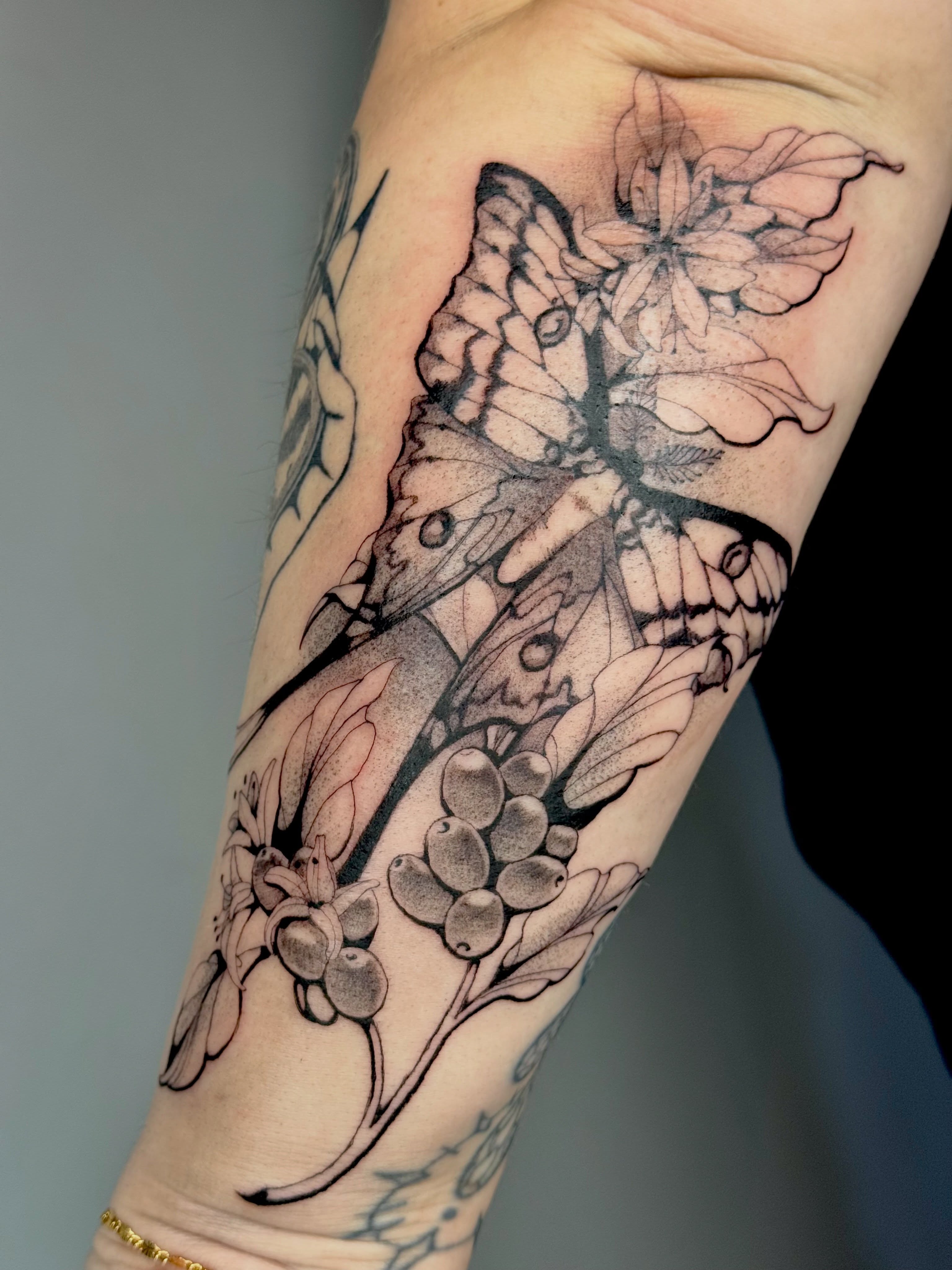 Tattoo by @yani.inkz — dotwork, black_and_grey