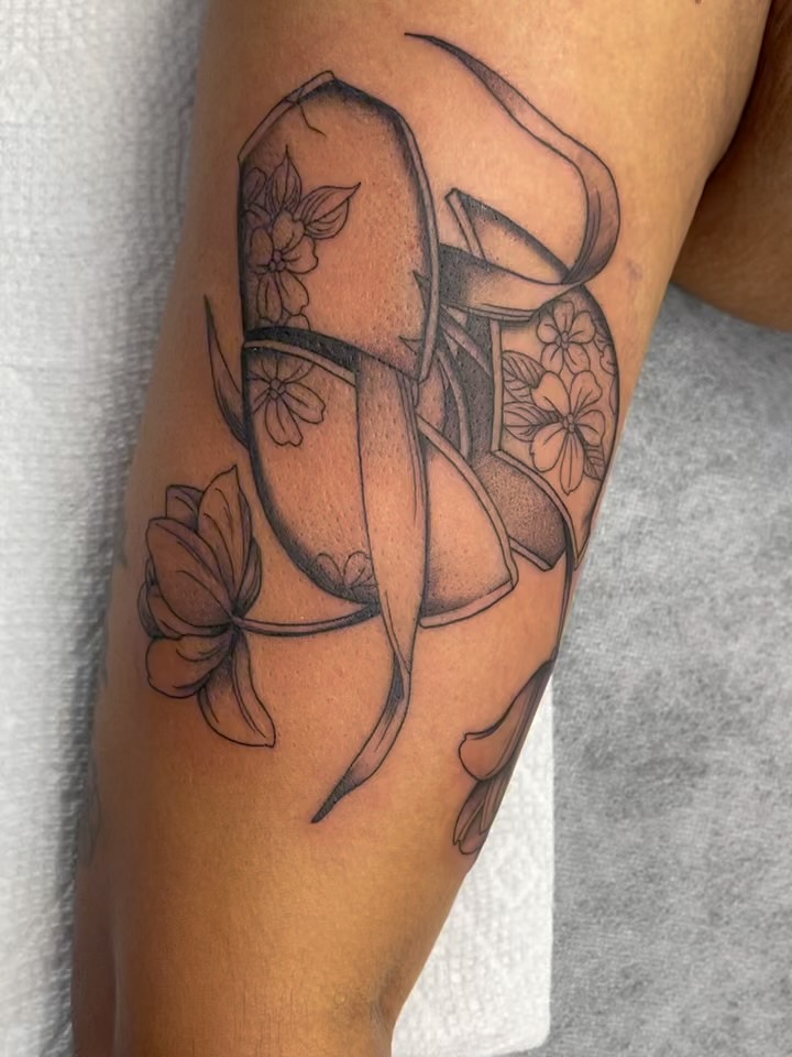 Tattoo by @lyndzee_ — black_and_grey