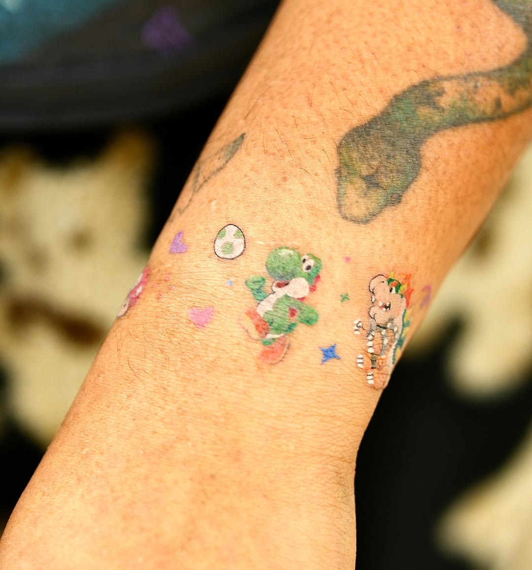 Frog and mushroom dotwork tattoo on the forearm by 타투 Seon 컬러타투