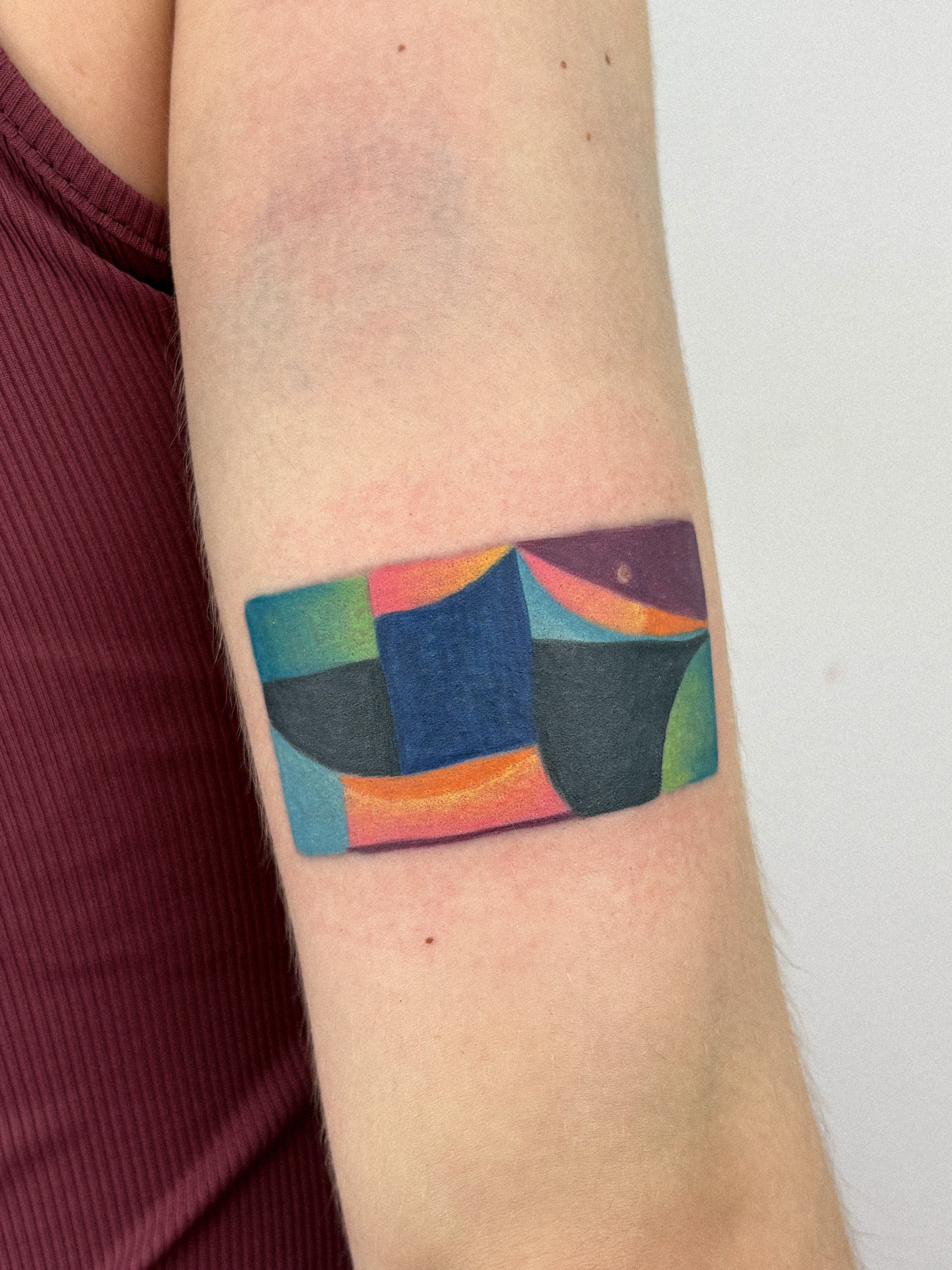 Tattoo by @juliatatua — geometric