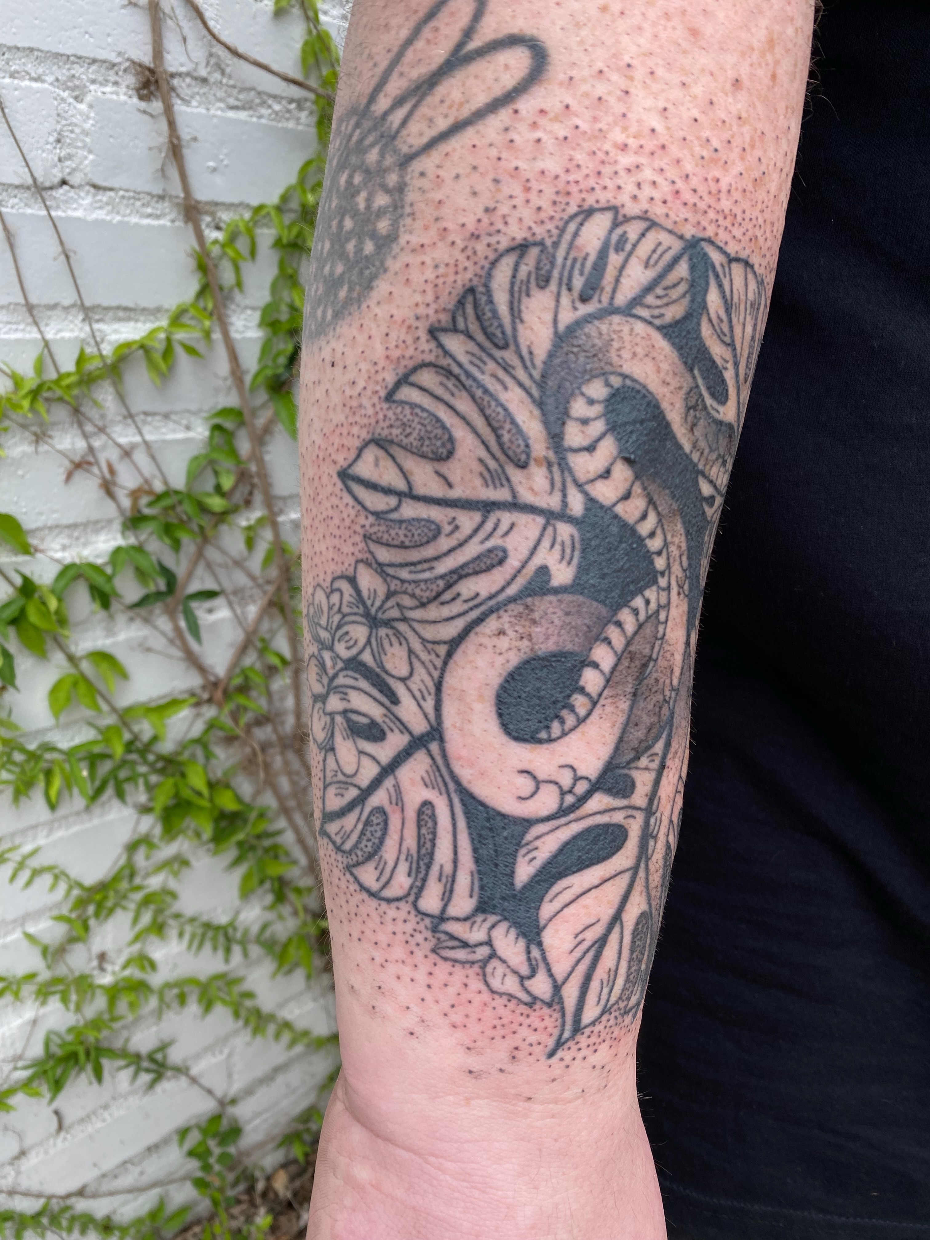 Tattoo by @esauuce — dotwork, black_and_grey