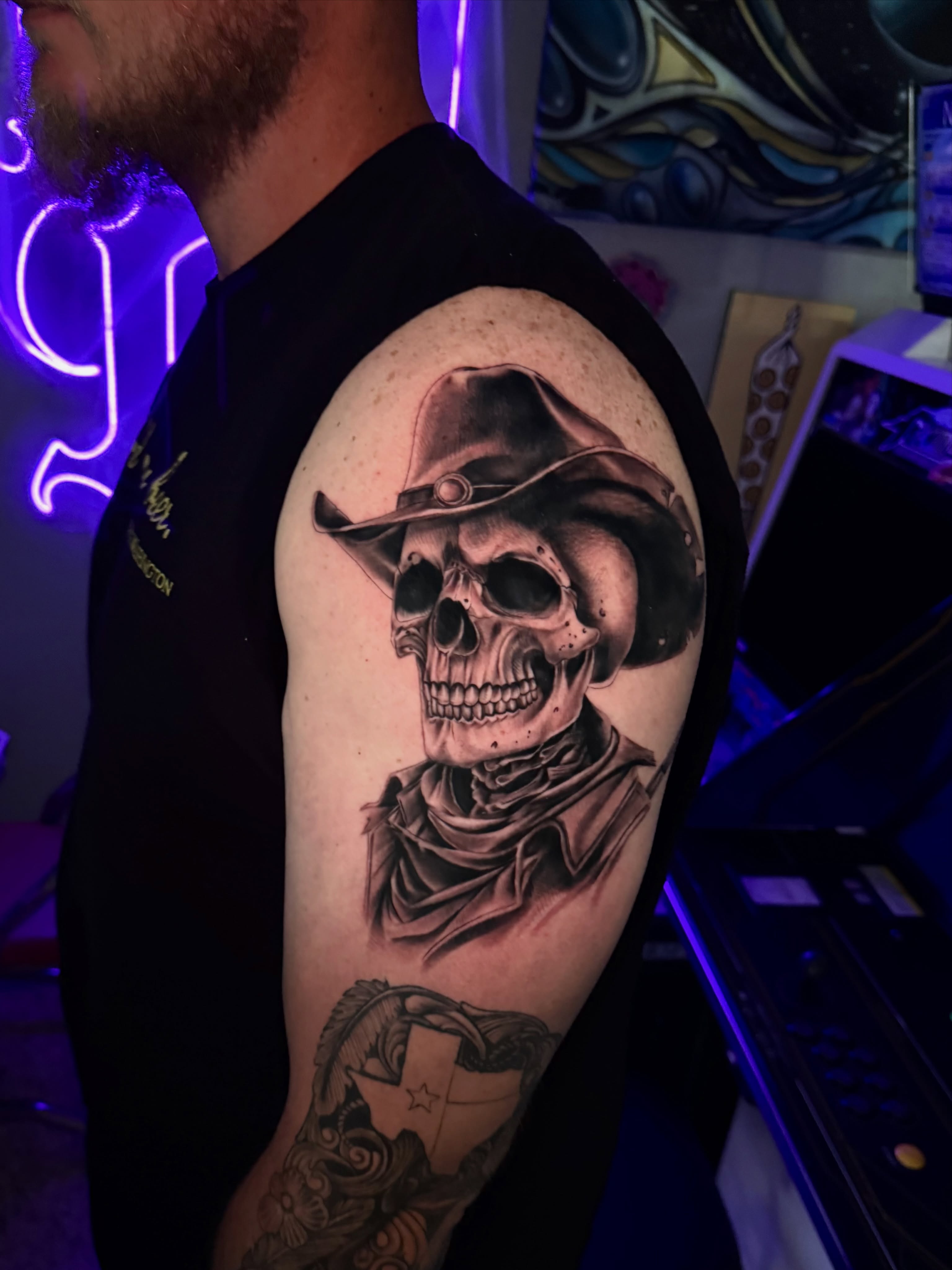 Cowboy skull realism tattoo on the upper arm by Chris_Tatt2_D’Ascenzo