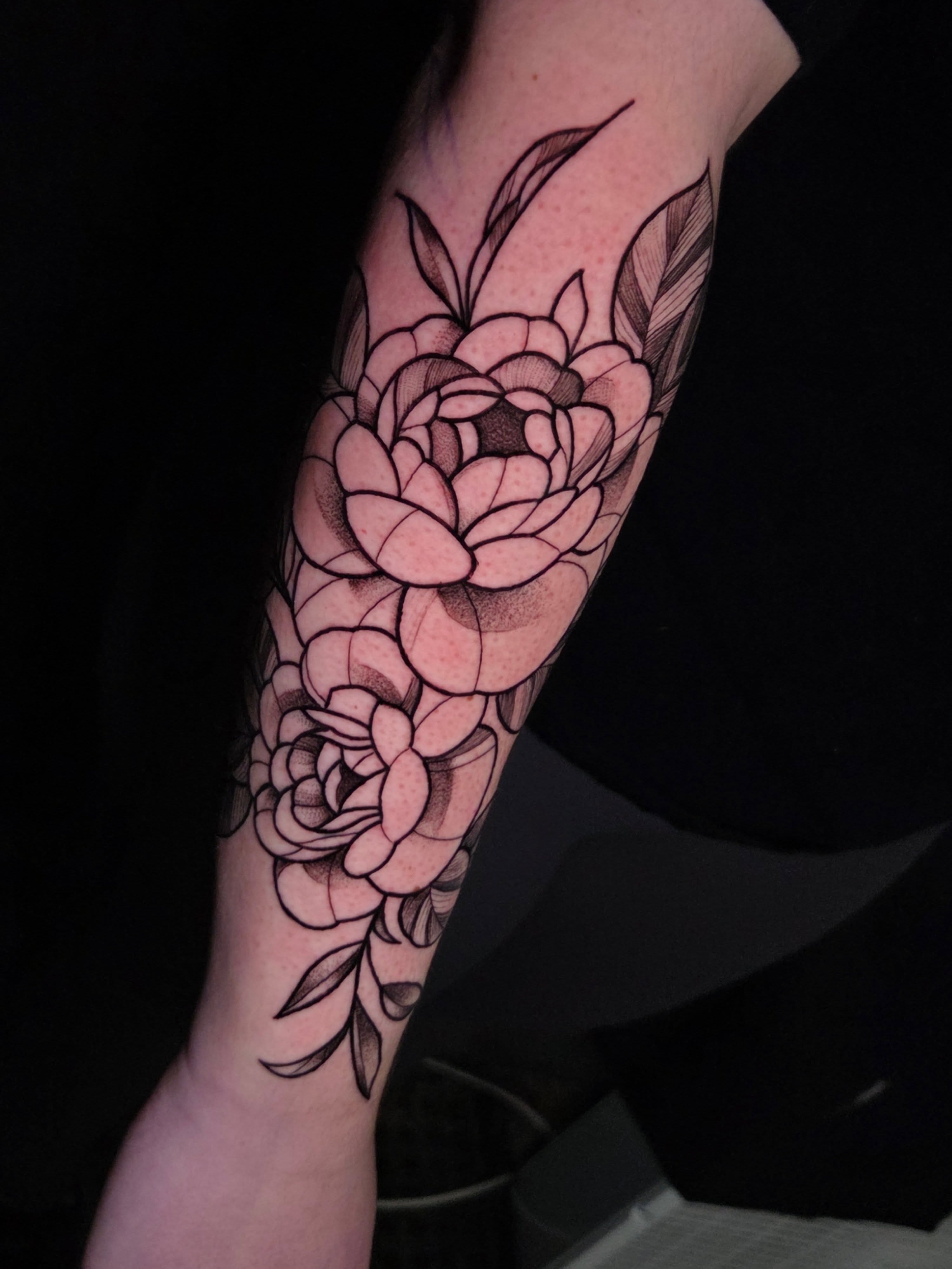 Flowers dotwork tattoo on the forearm by Maya Neideck