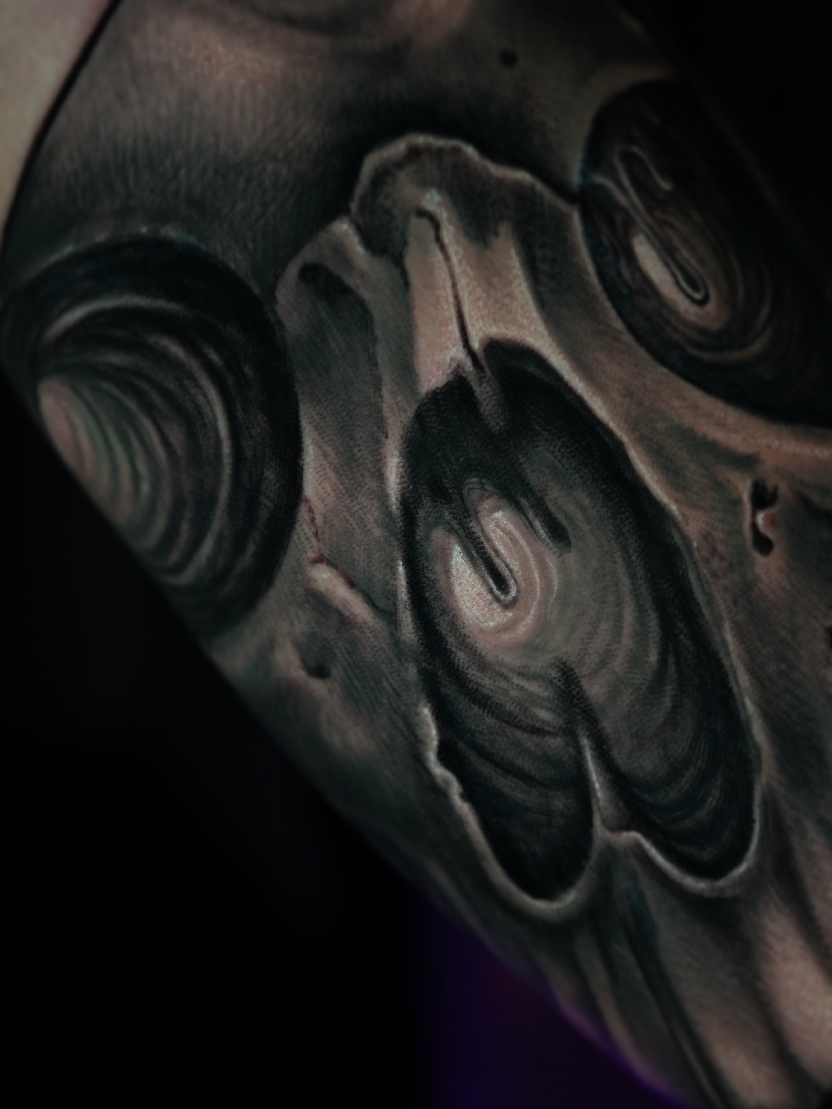 Abstract swirls realism tattoo on the upper arm by Adrian Gonzalez