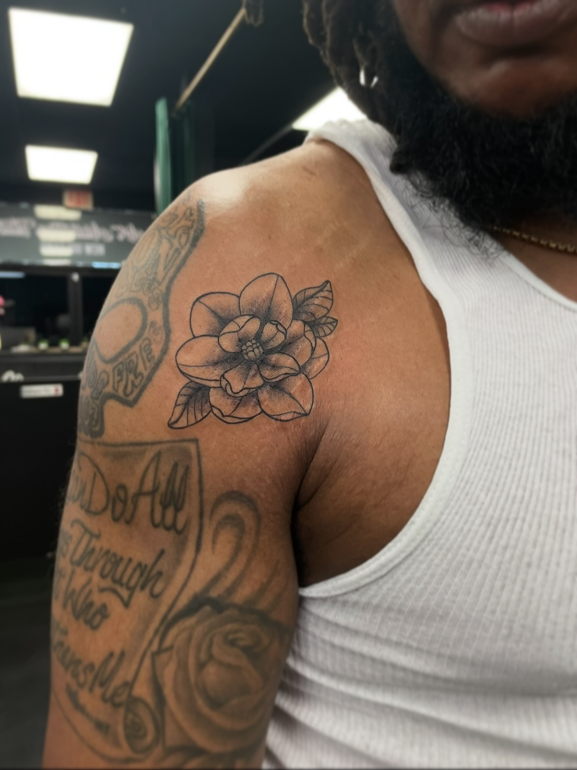 Flower black and grey tattoo on the shoulder by 𝕲𝖗𝖆𝖈𝖊 🥀 ᴛᴀᴛᴛᴏᴏ