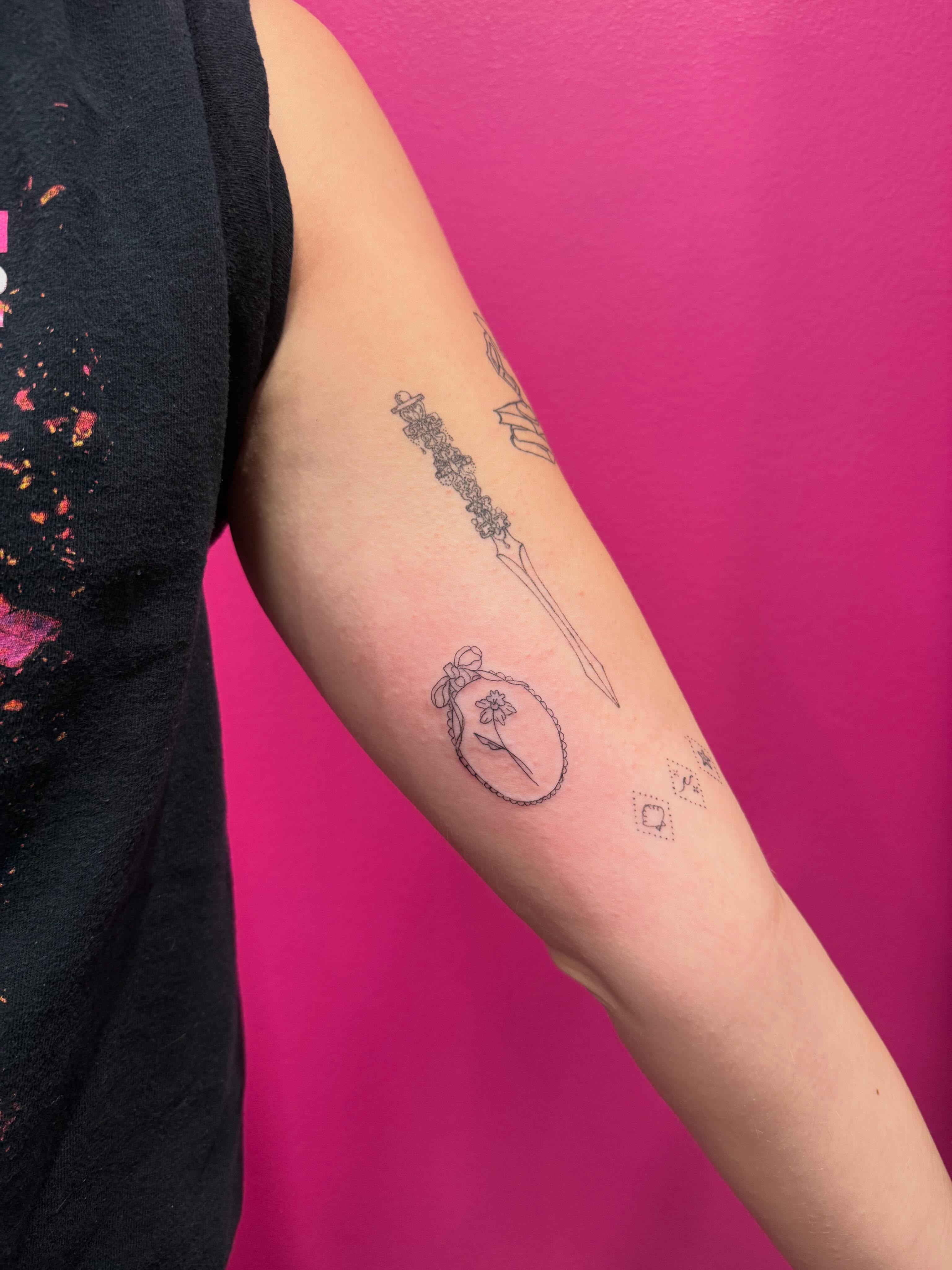 Tattoo by @pinkhousetattoo β fine_line