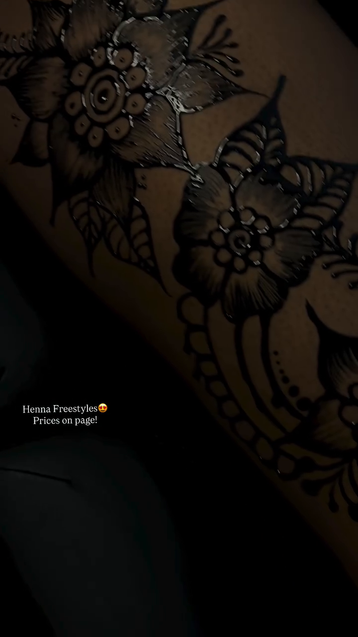 Floral ornamental tattoo tattoo on the upper arm by ɪɪɴᴋᴇᴅʙʏʀᴇɴɴ🐉