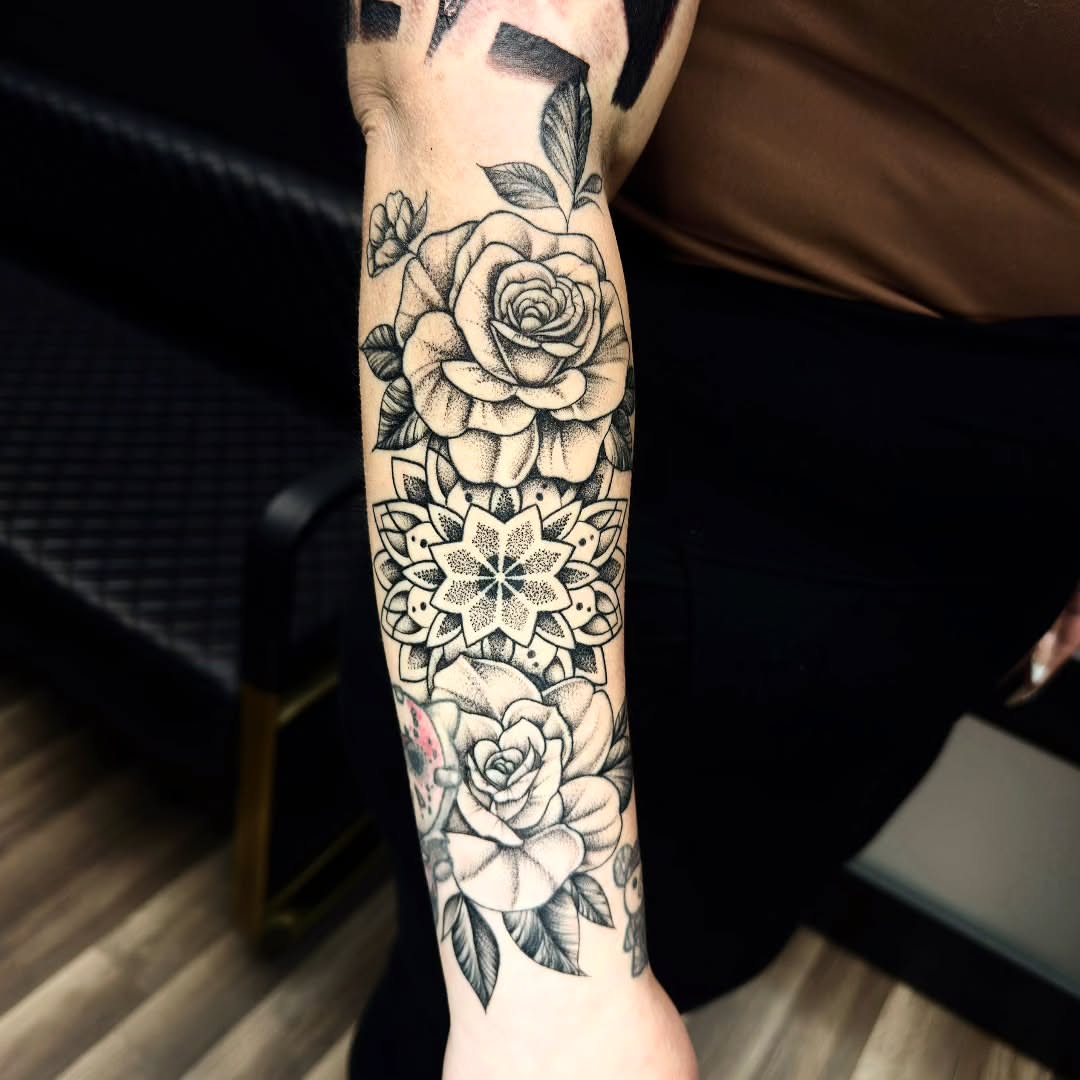 Roses and mandala dotwork tattoo on the forearm by ๐๐ช๐ฝ๐ฑ๐ ๐๐ฒ๐ป๐ต ๐ฃ๐ช๐ฝ๐ฝ๐ธ๐ธ
