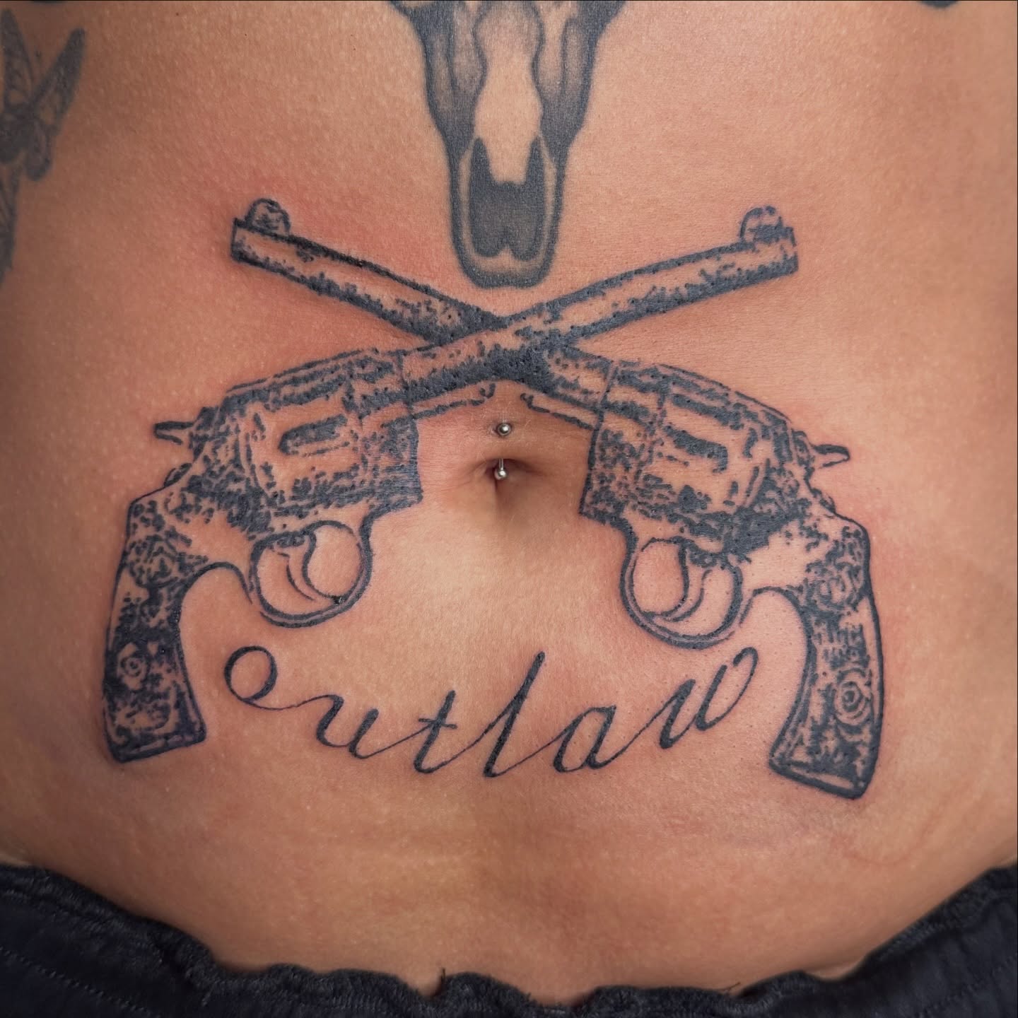 Crossed revolvers black and grey tattoo by 𝓡𝓸𝓼𝓮 𝓗𝓪𝔂𝓮𝓼