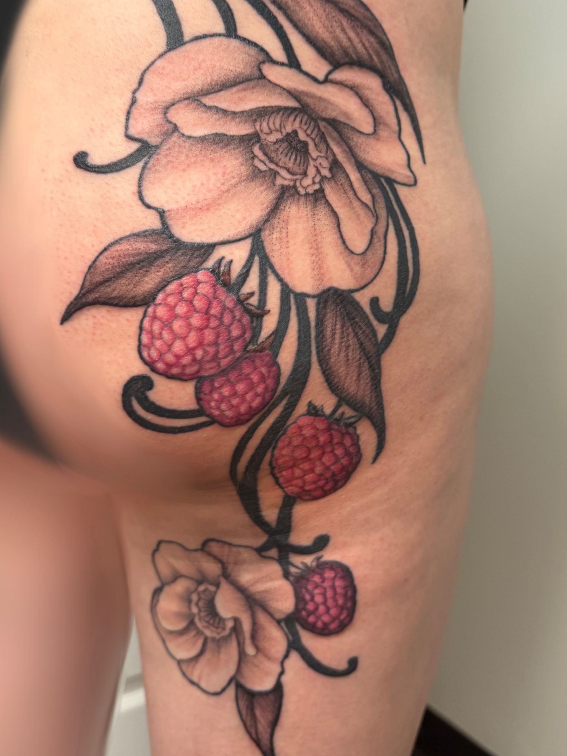 Flower and berries black and grey tattoo on the thigh by @tatts_by_kat