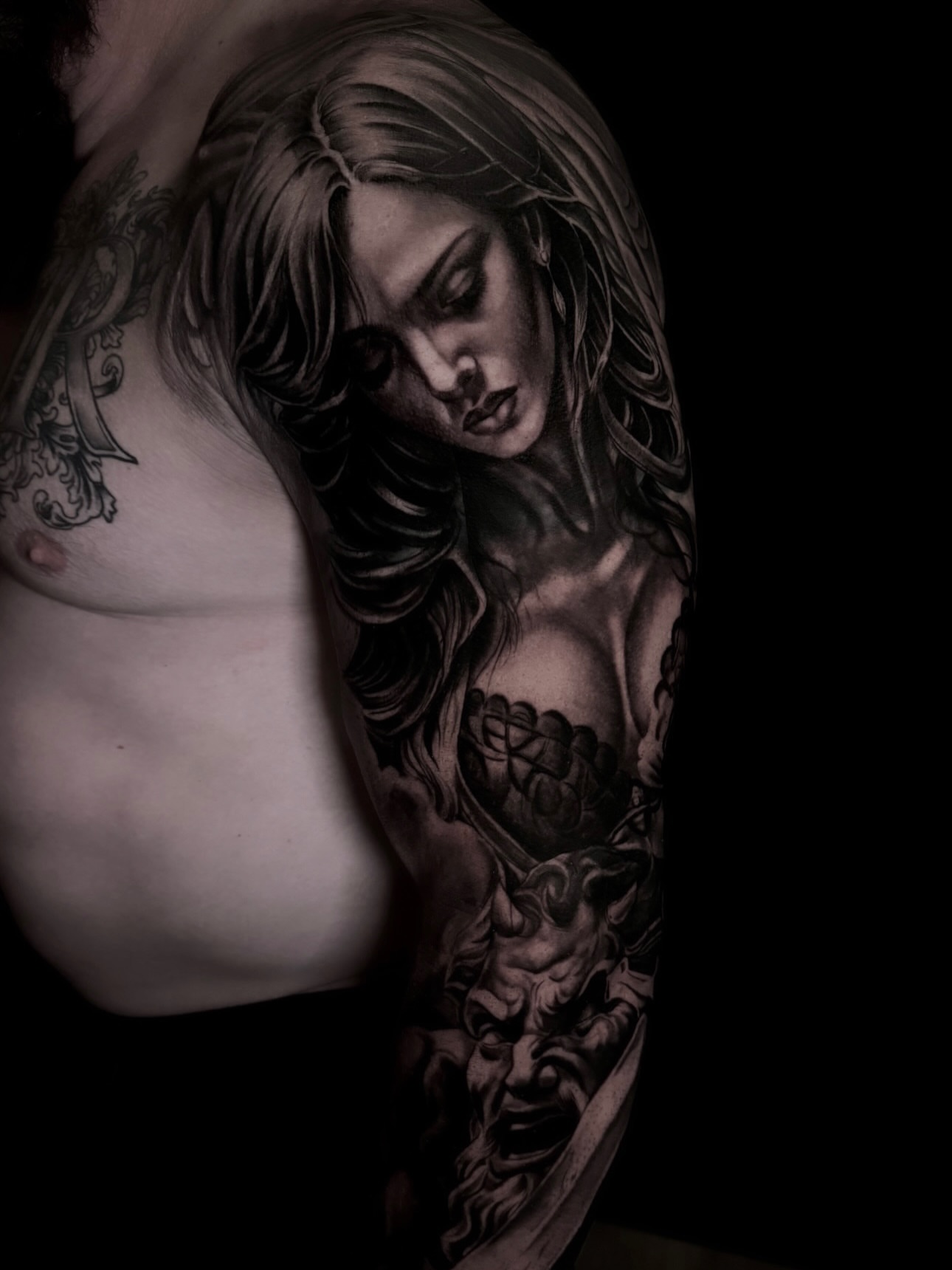 Woman realism tattoo on the upper arm by Yudel