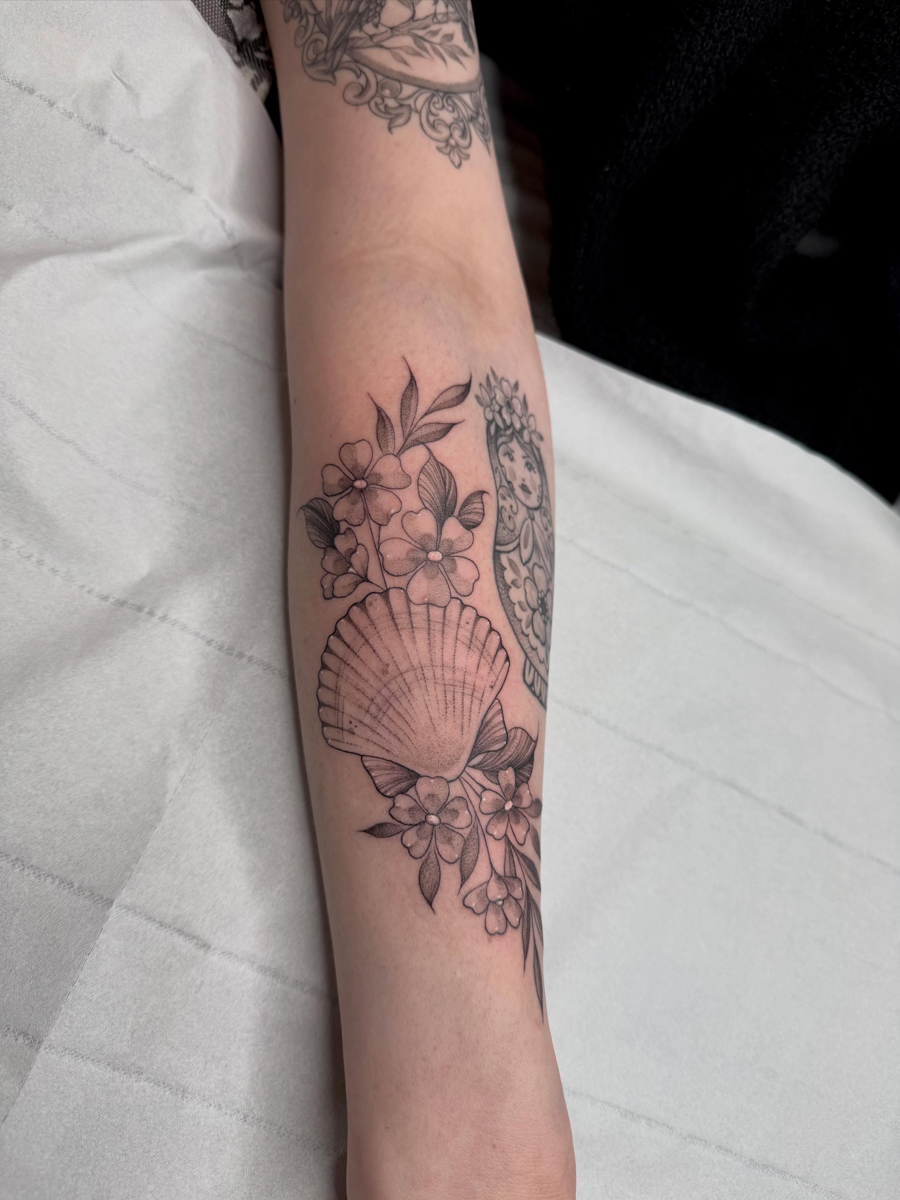 Tattoo by @emmaloutattooxx — black_and_grey