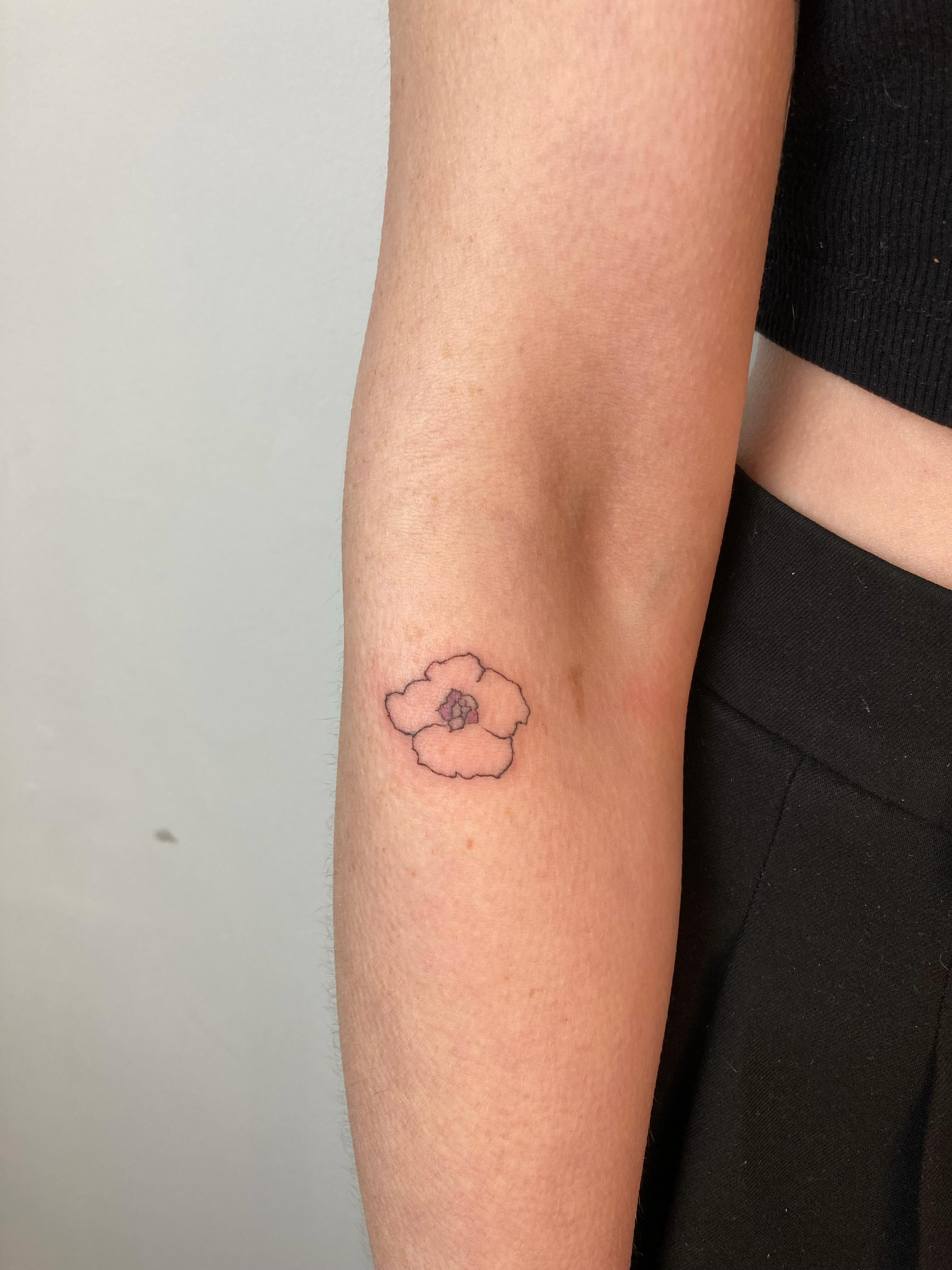 Flower dotwork tattoo on the forearm by 잡초
