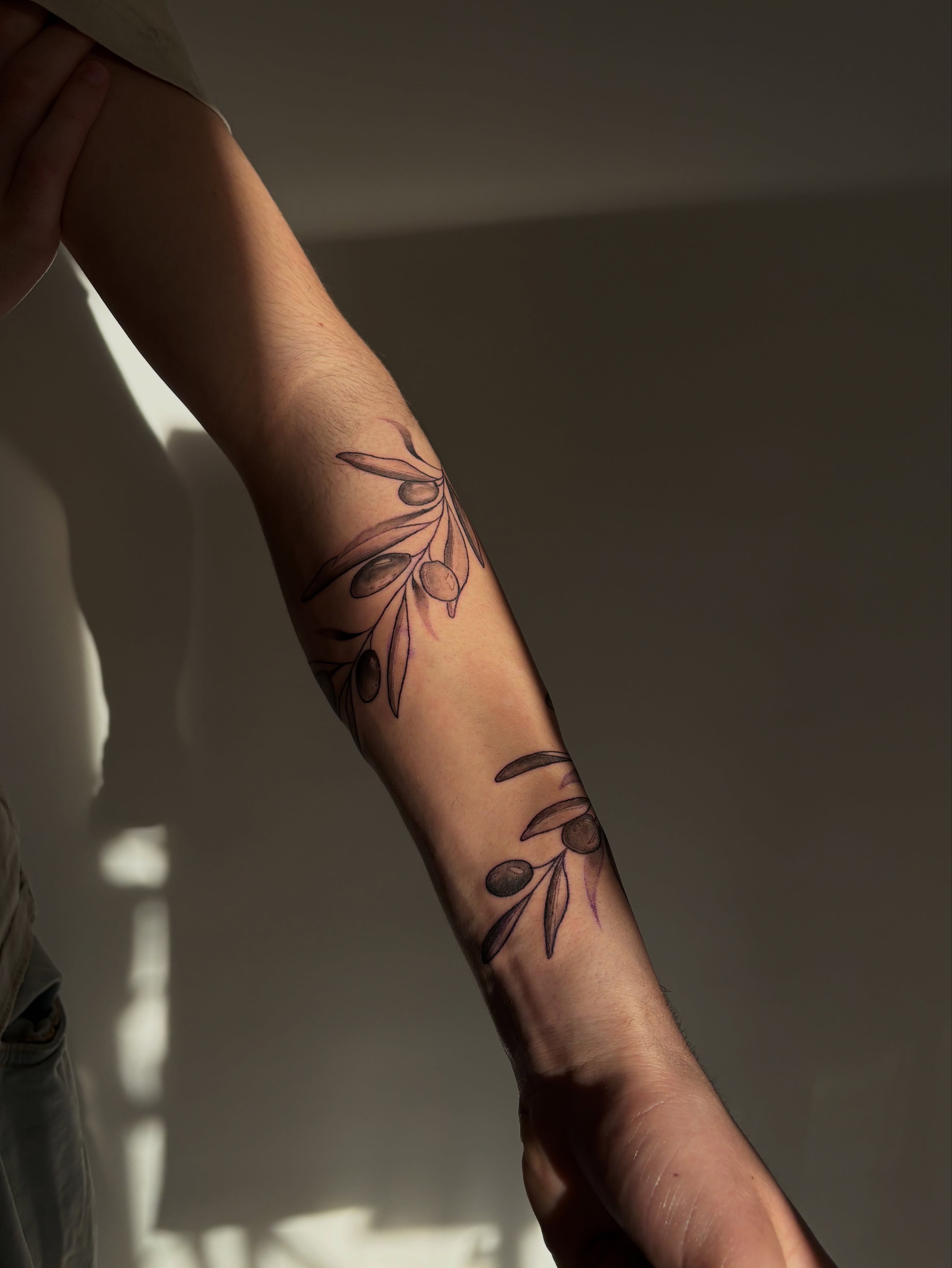 Tattoo by @shortkingtattoo — black_and_grey