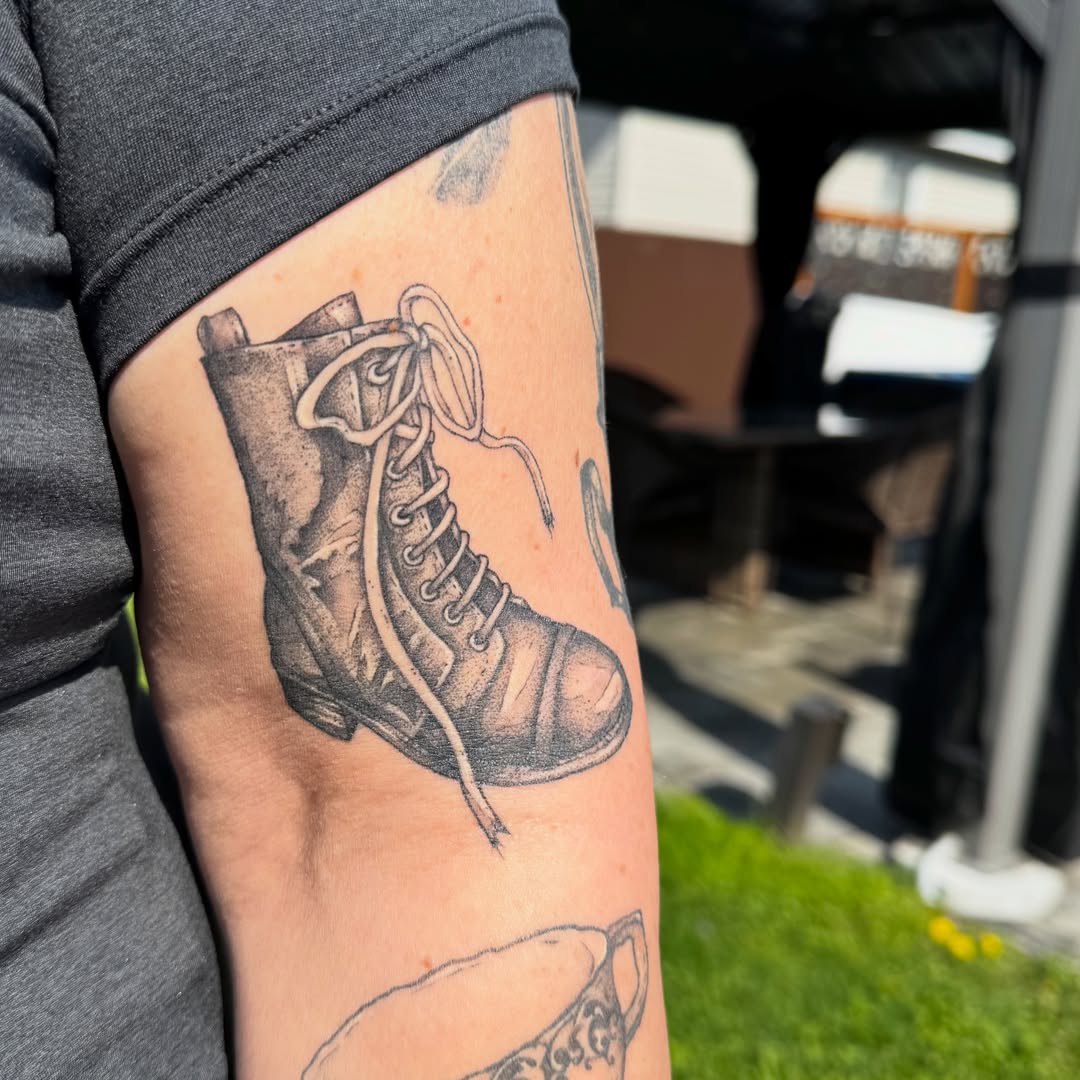 Tattoo by @haut_ces_ane — dotwork