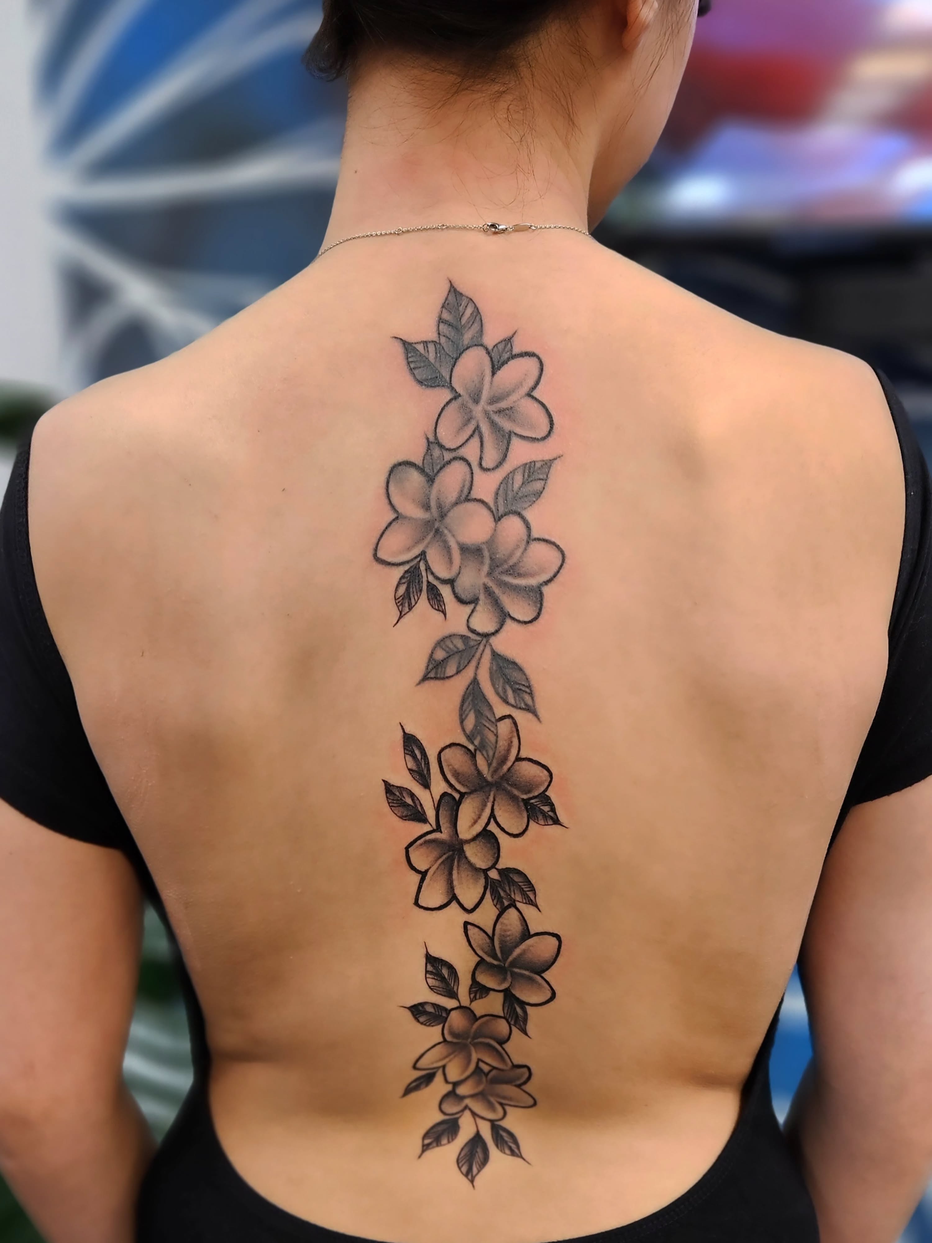 Flower arrangement black and grey tattoo on the back by Jo'el Acoba