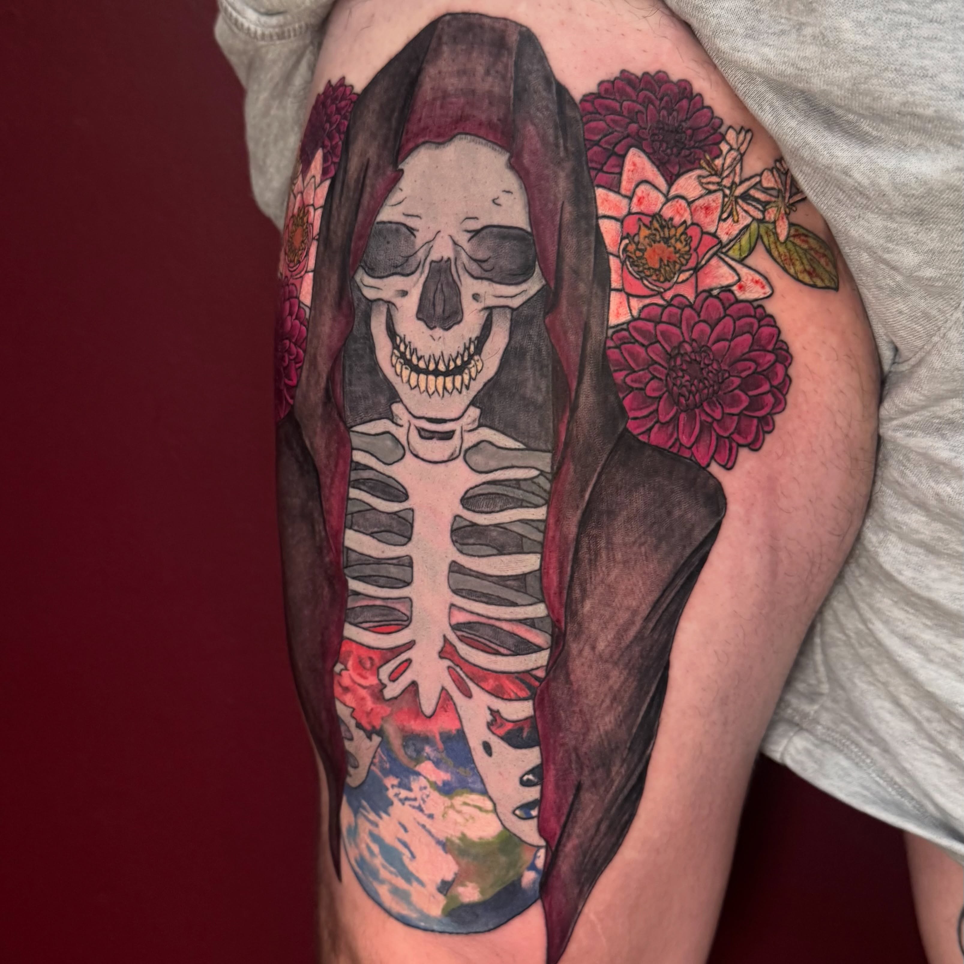 Skeleton with flowers realism tattoo on the thigh by @inkedbybanti