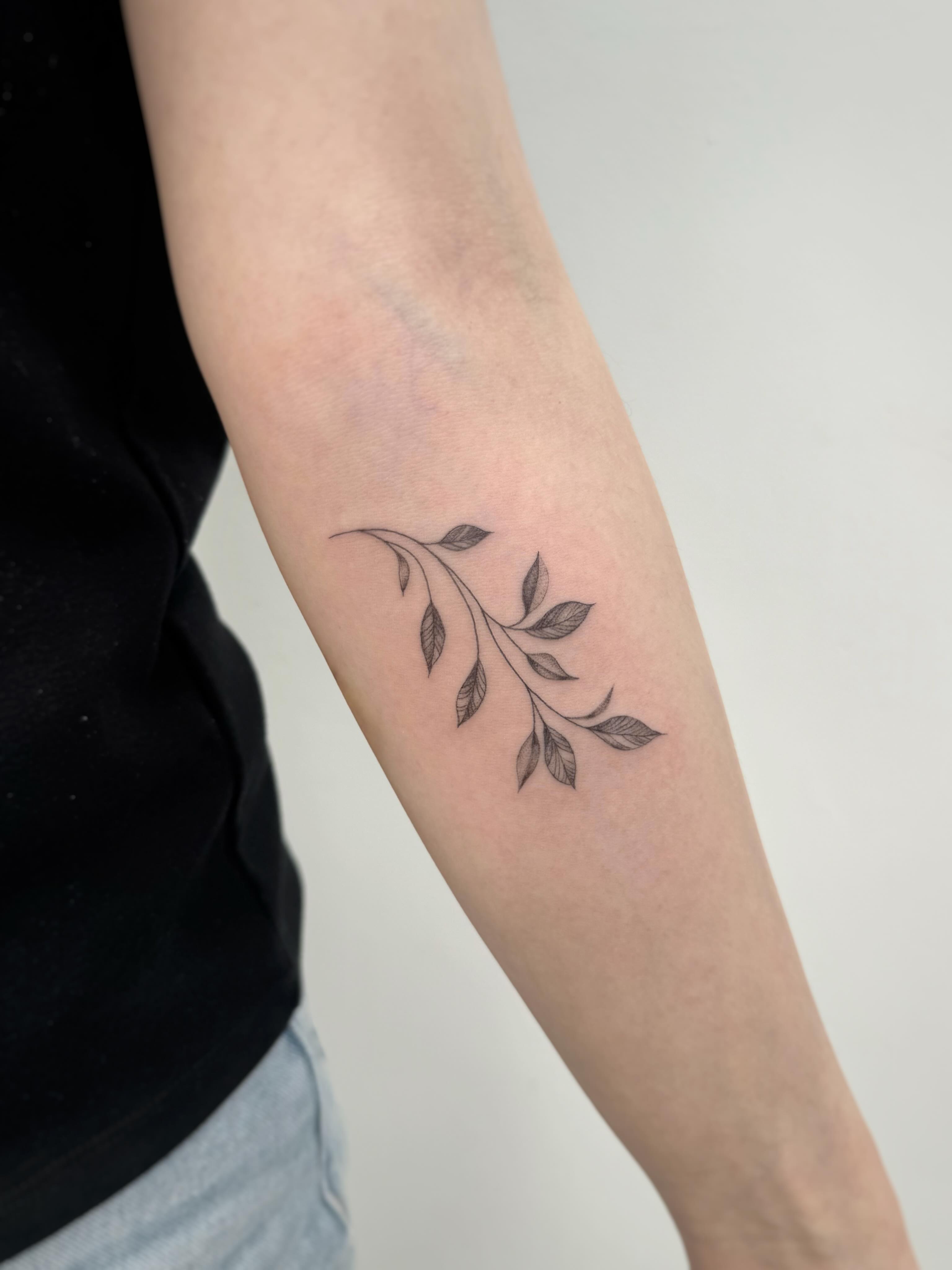 Tattoo by @naleak_tattoo — black_and_grey