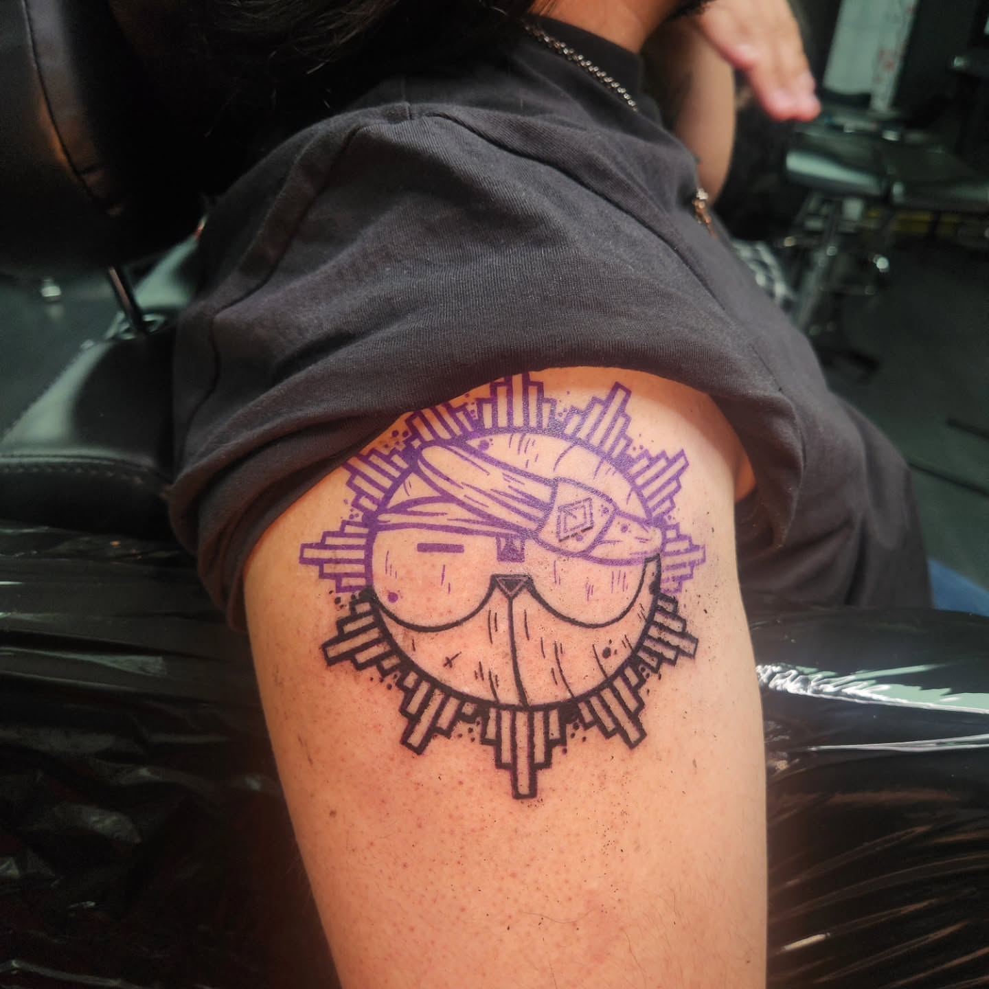 Sunglasses geometric tattoo on the thigh by Benjamin Frost
