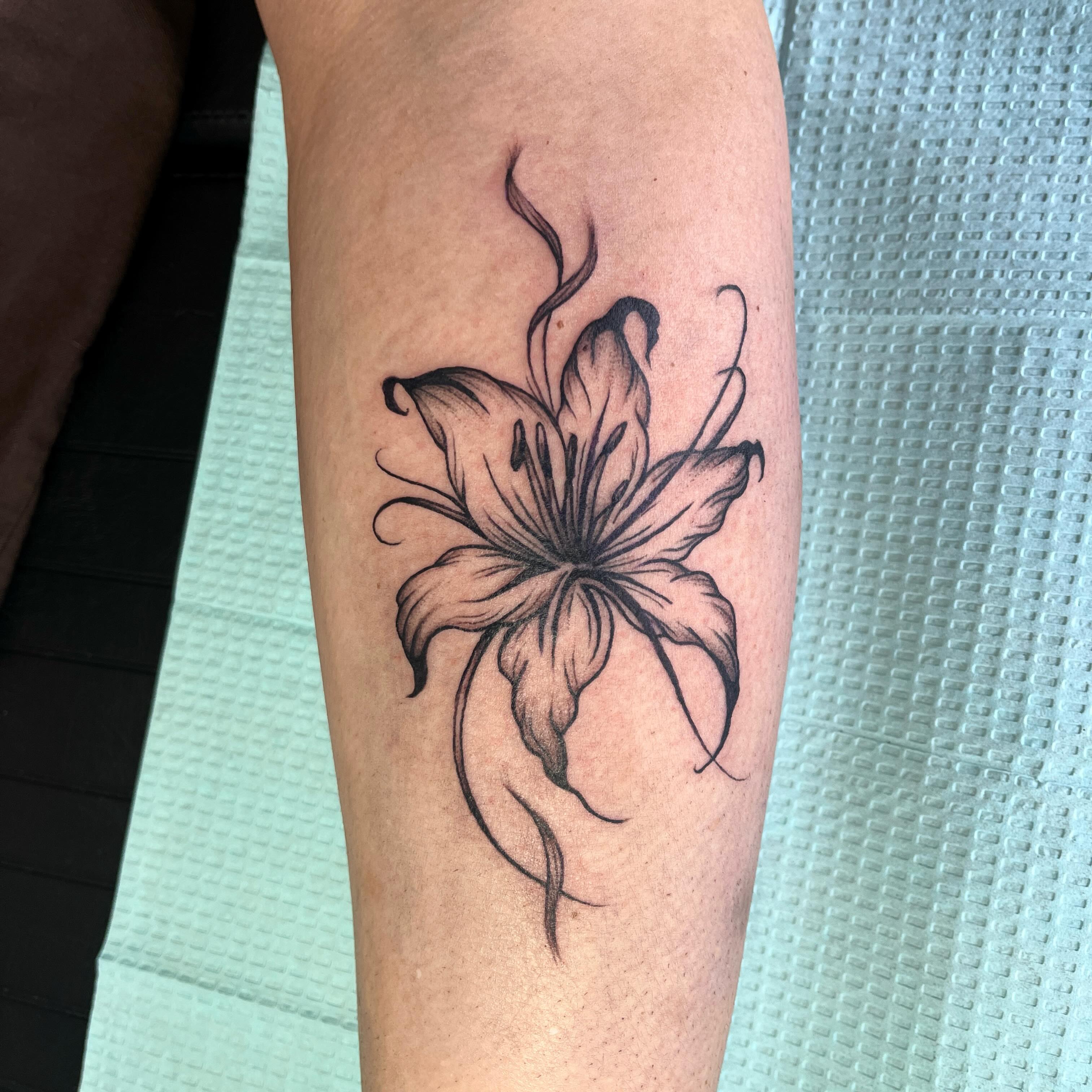 Tattoo by @sarahbellzebub — black_and_grey