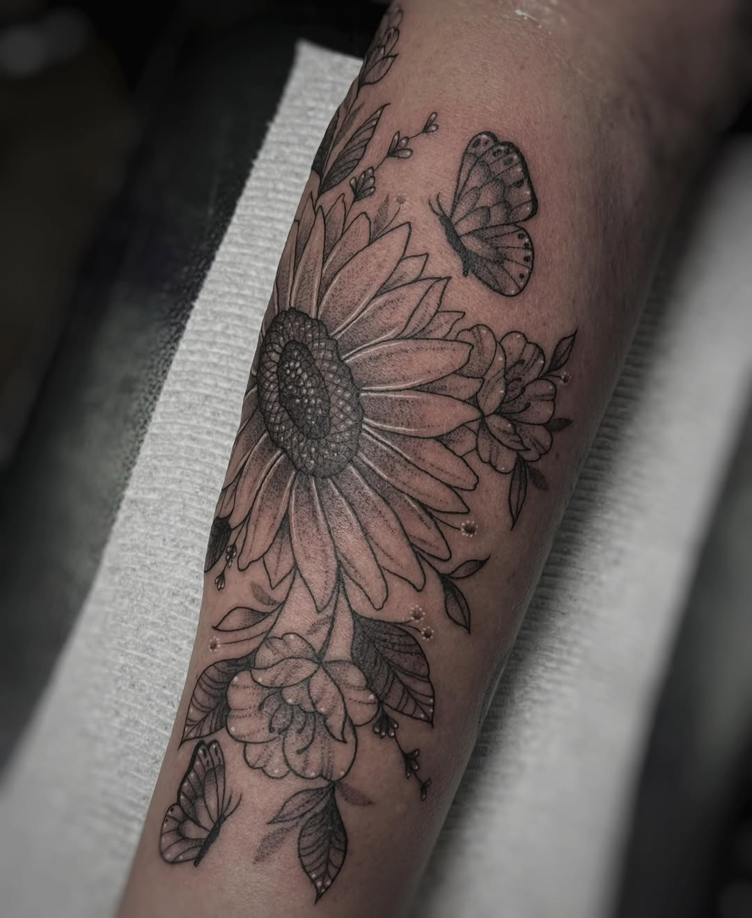 Tattoo by @joanadianetattoos β fine_line, black_and_grey