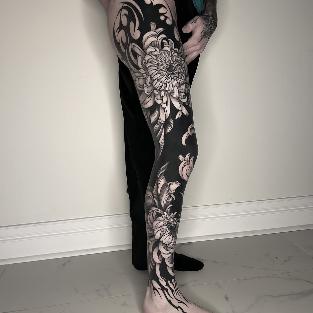 Tattoo by @crystalthornstattoo — japanese_irezumi, blackwork