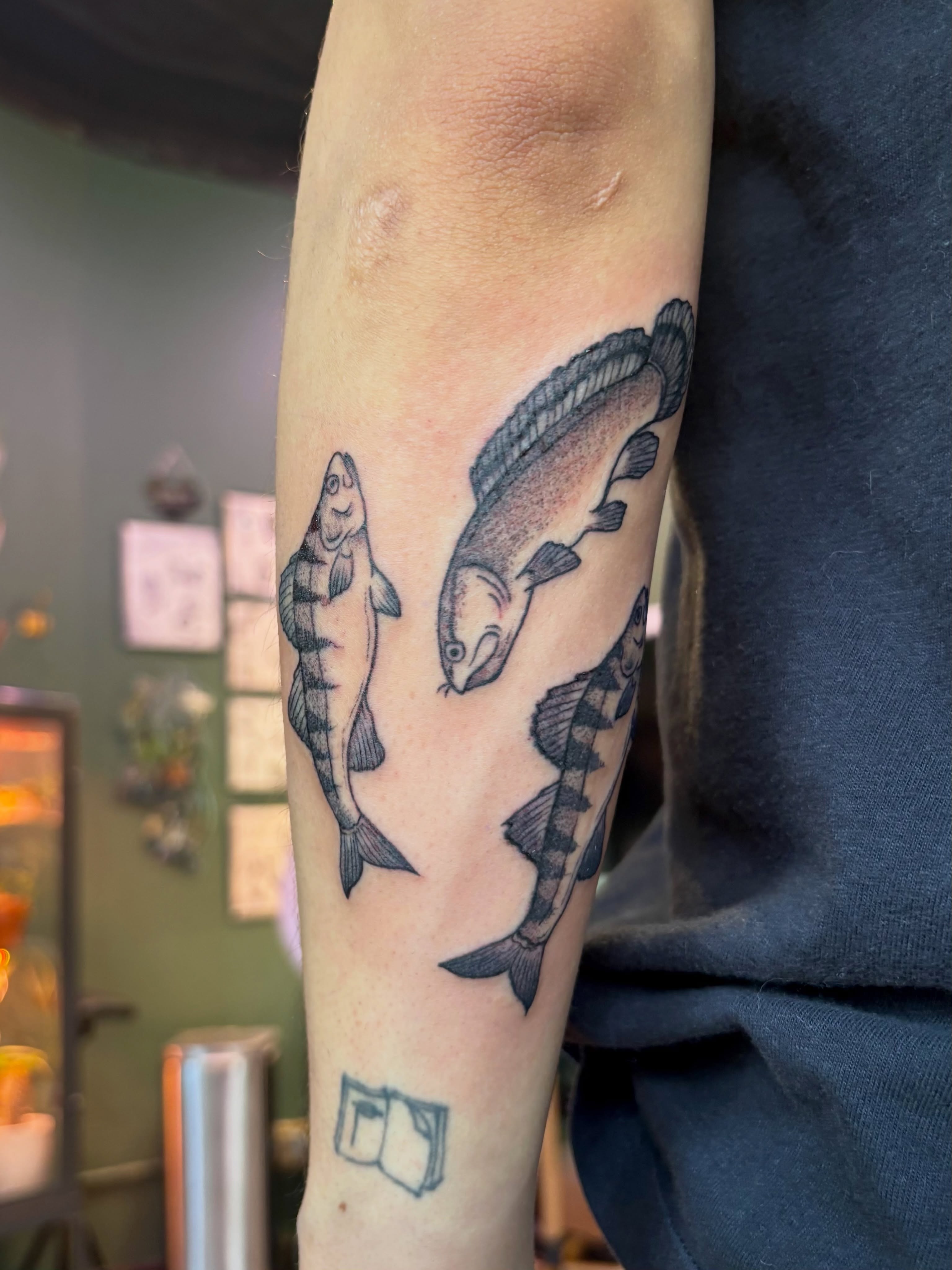 Tattoo by @daisy_chaiin — black_and_grey