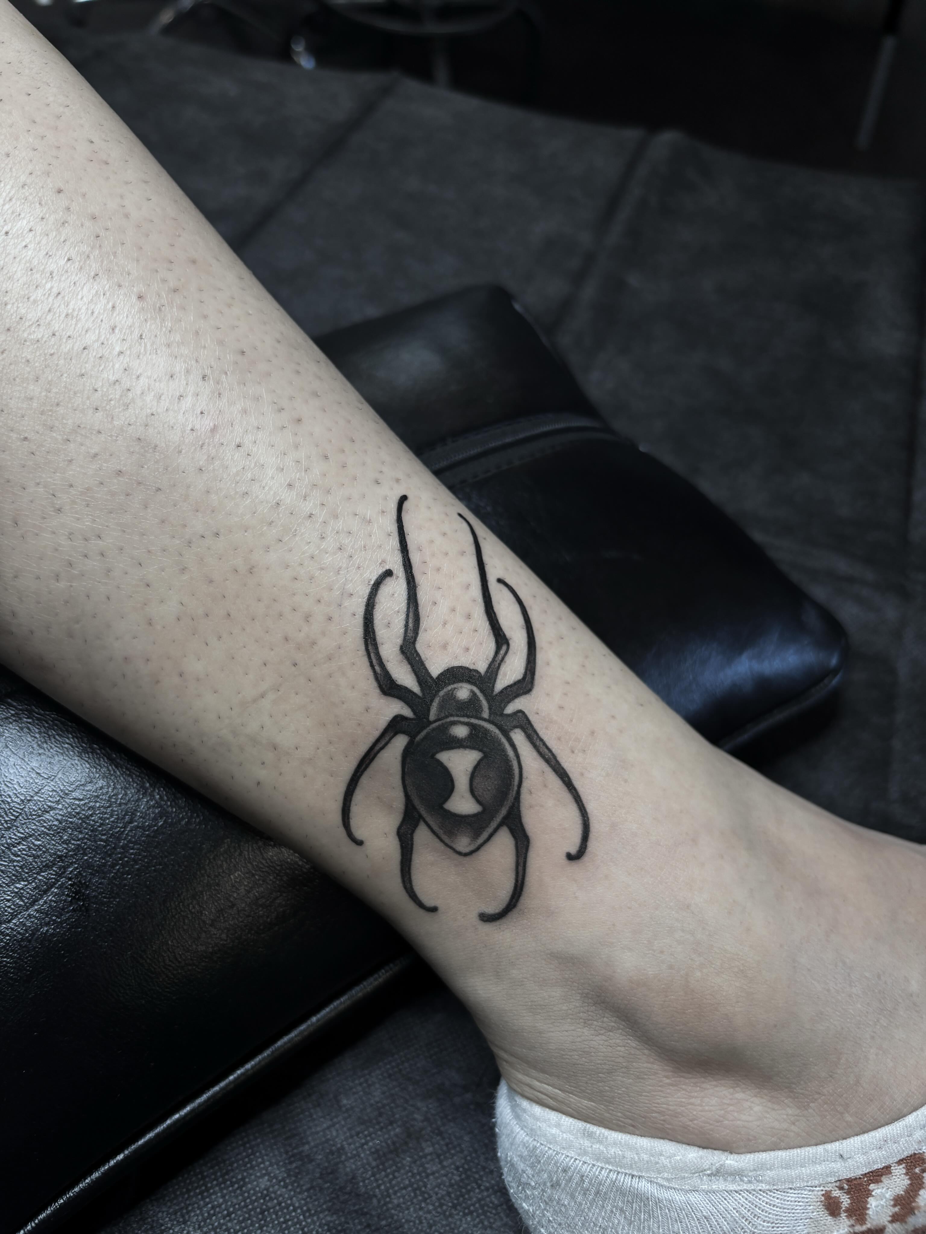 Tattoo by @fairygremlinn — black_and_grey