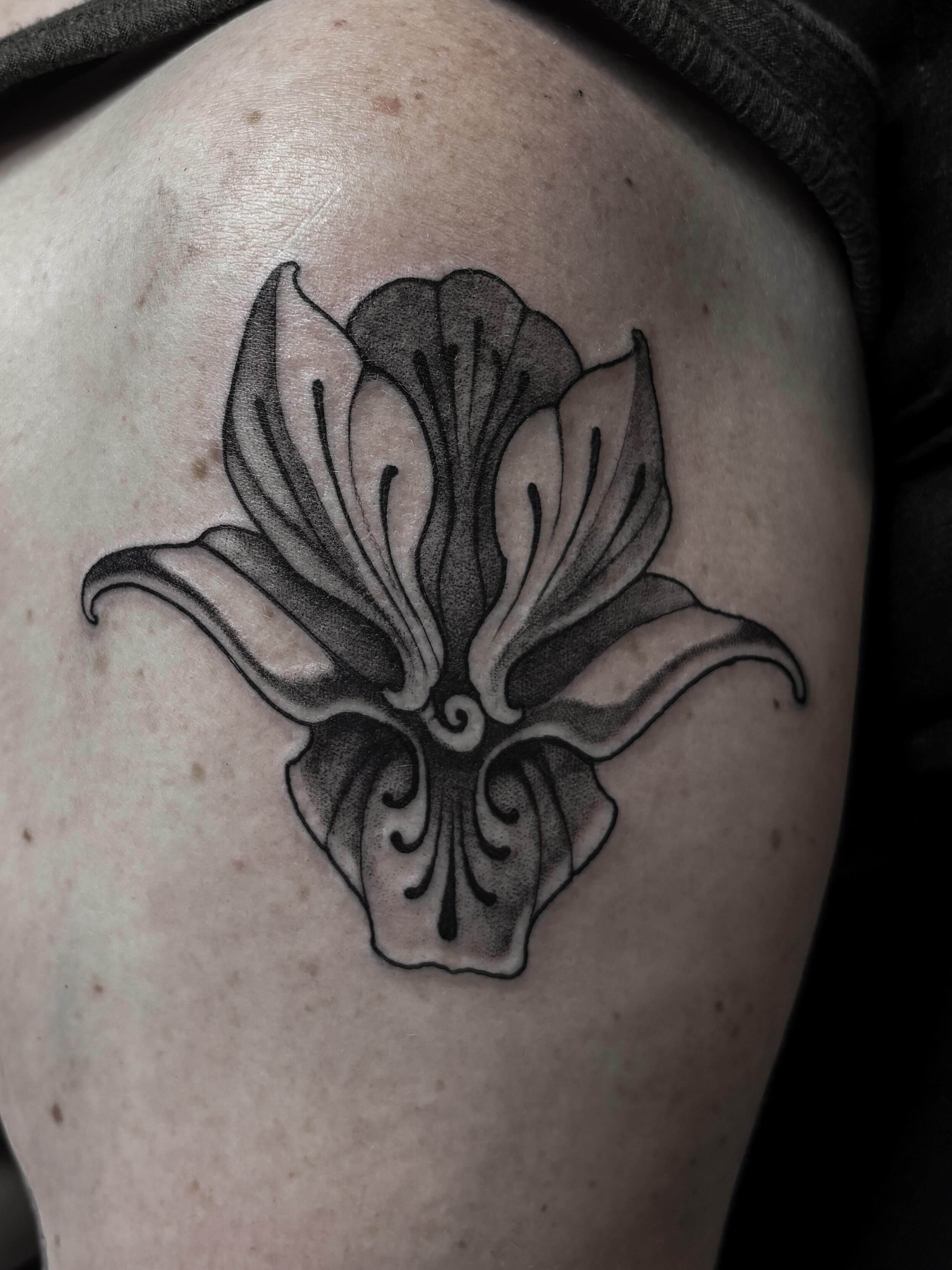 Tattoo by @fairygremlinn — black_and_grey