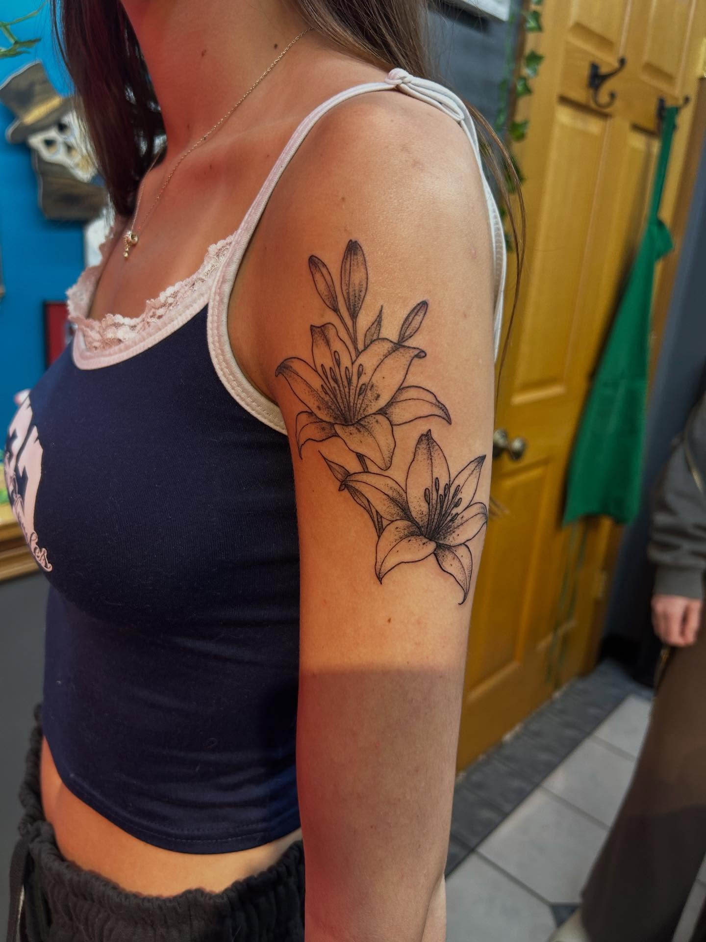 Tattoo by @maddiedoestattoos — black_and_grey