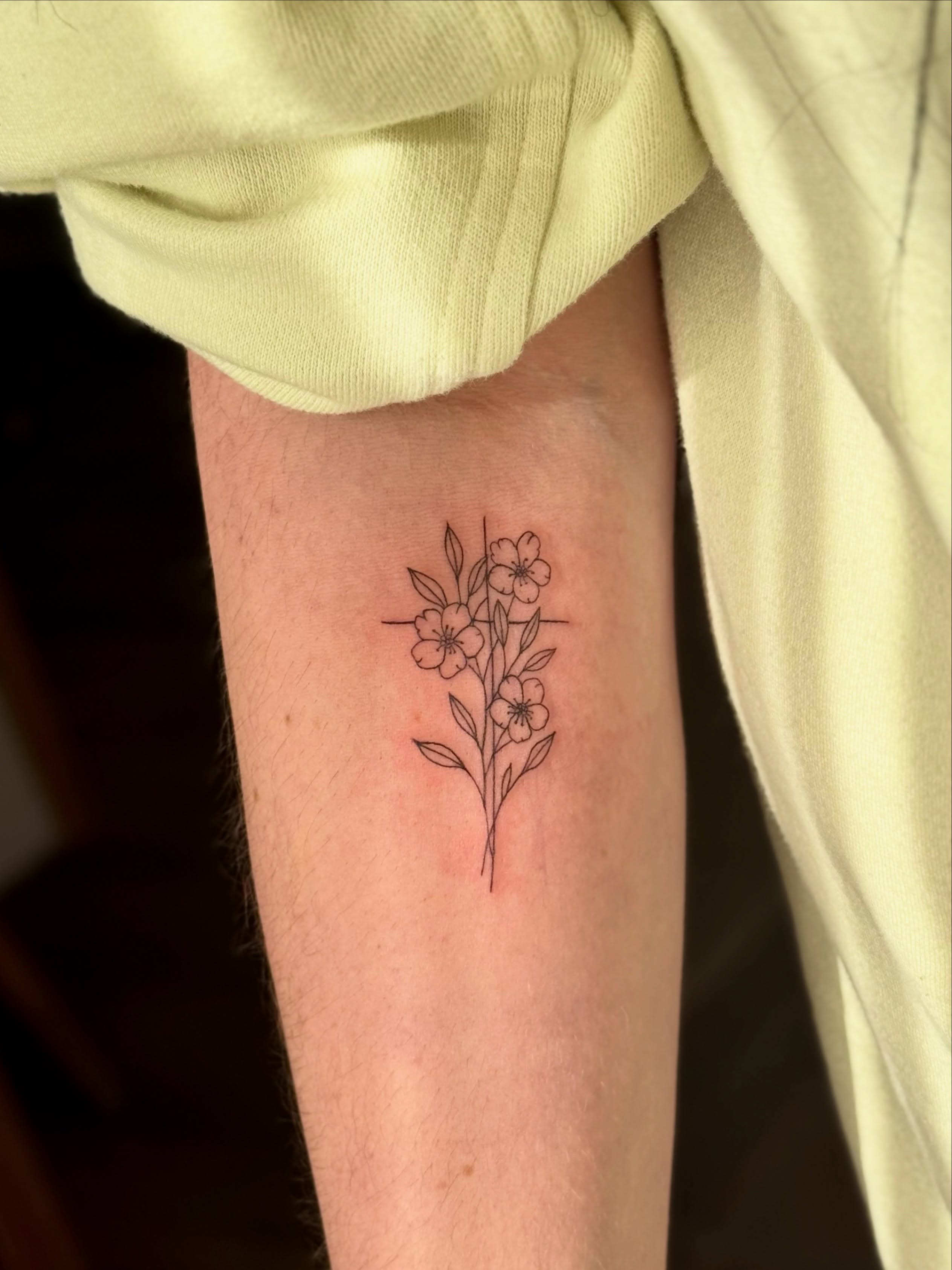 Tattoo by @daintydetailsbyalyssa — fine_line