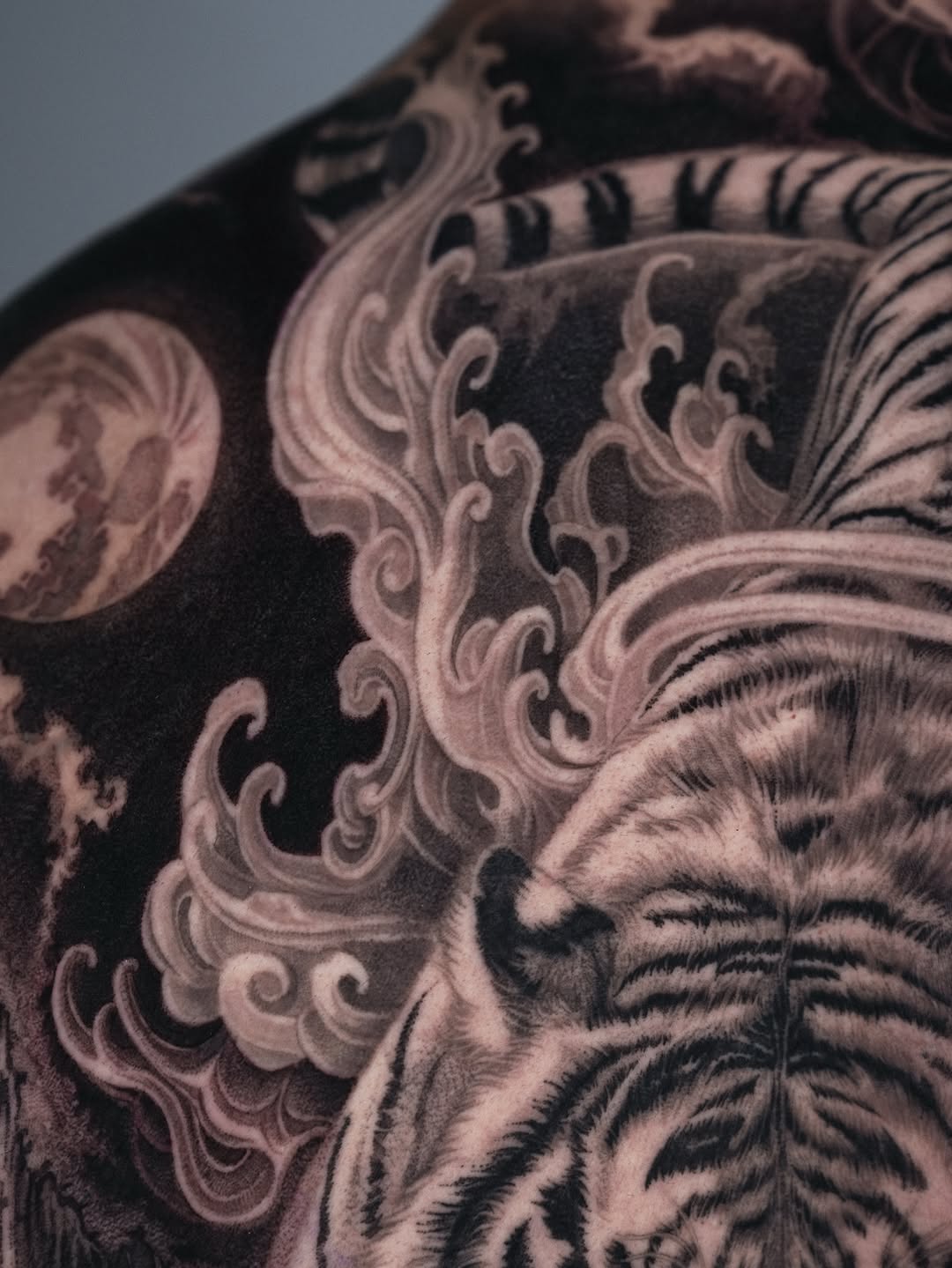 Tiger and moon with waves Japanese tattoo on the shoulder by Sumok Kim