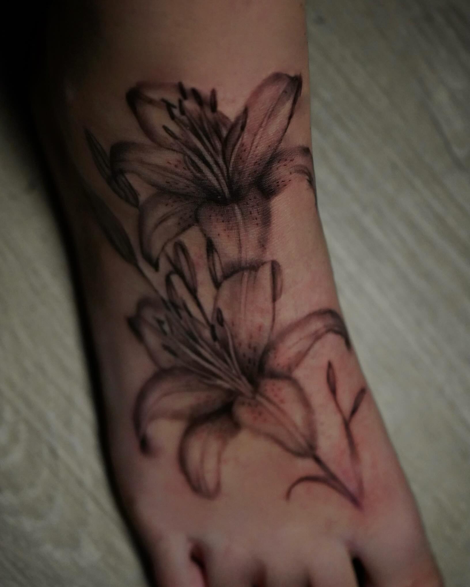 Lily realism tattoo on the forearm by Rachel