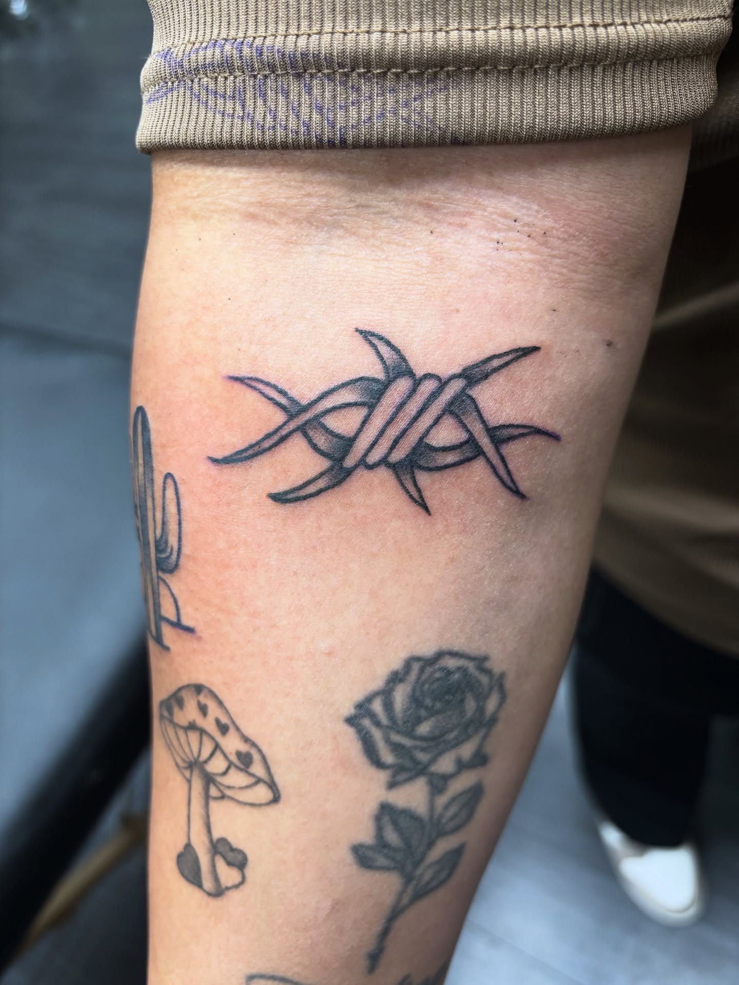 Barbed wire black and grey tattoo on the forearm by Gabe Rosen