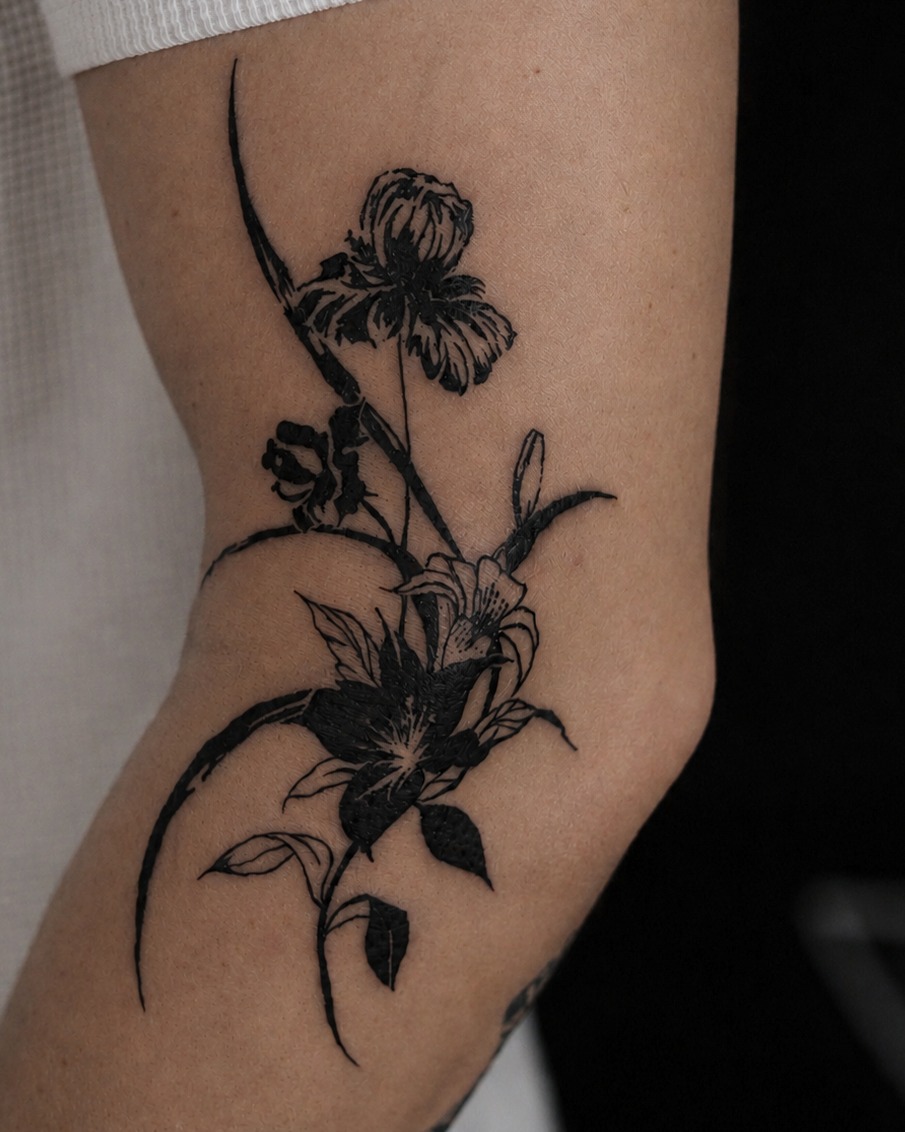 Tattoo by @sove_ink — black_and_grey, illustrative