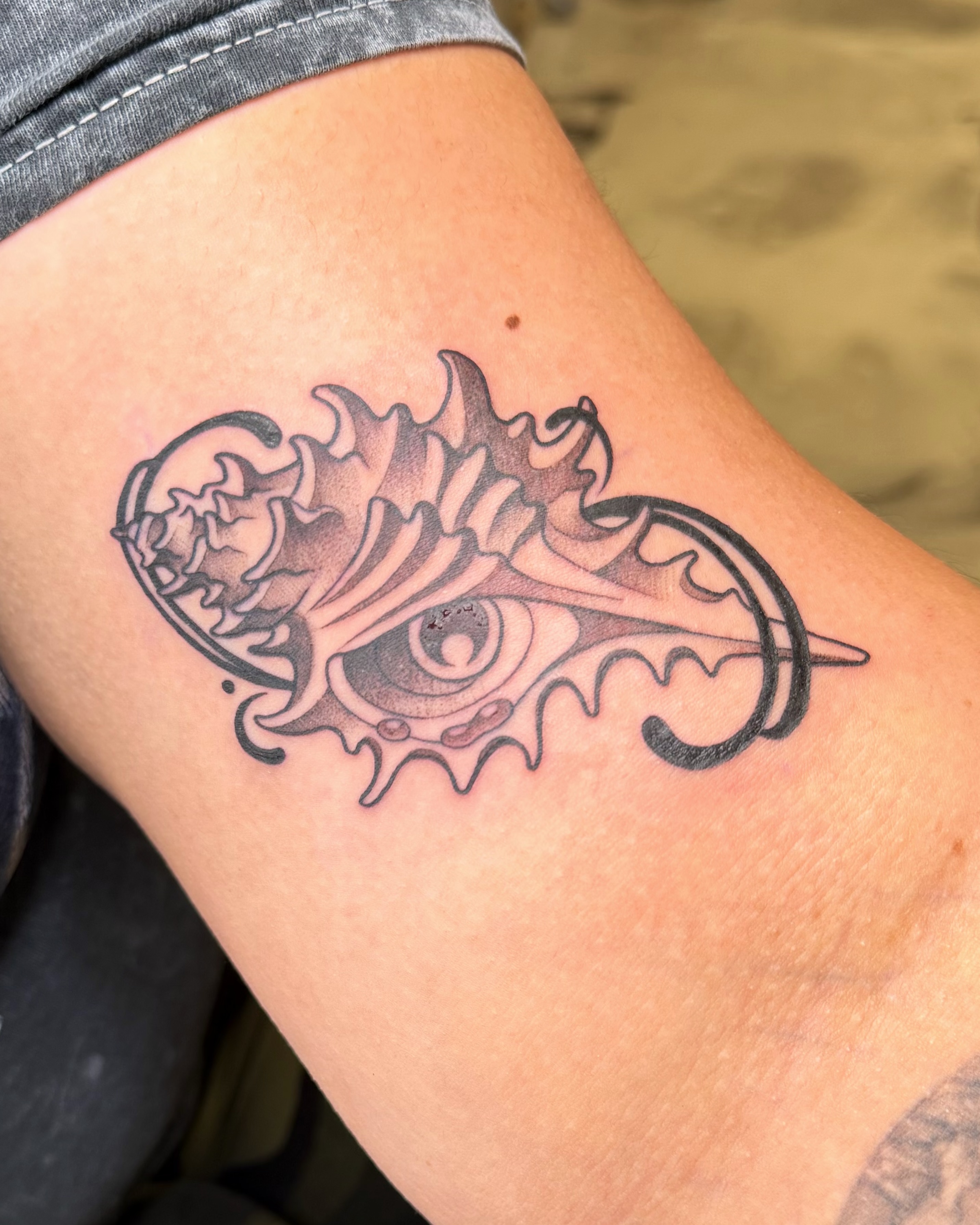 Tattoo by @zoeysageink — black_and_grey