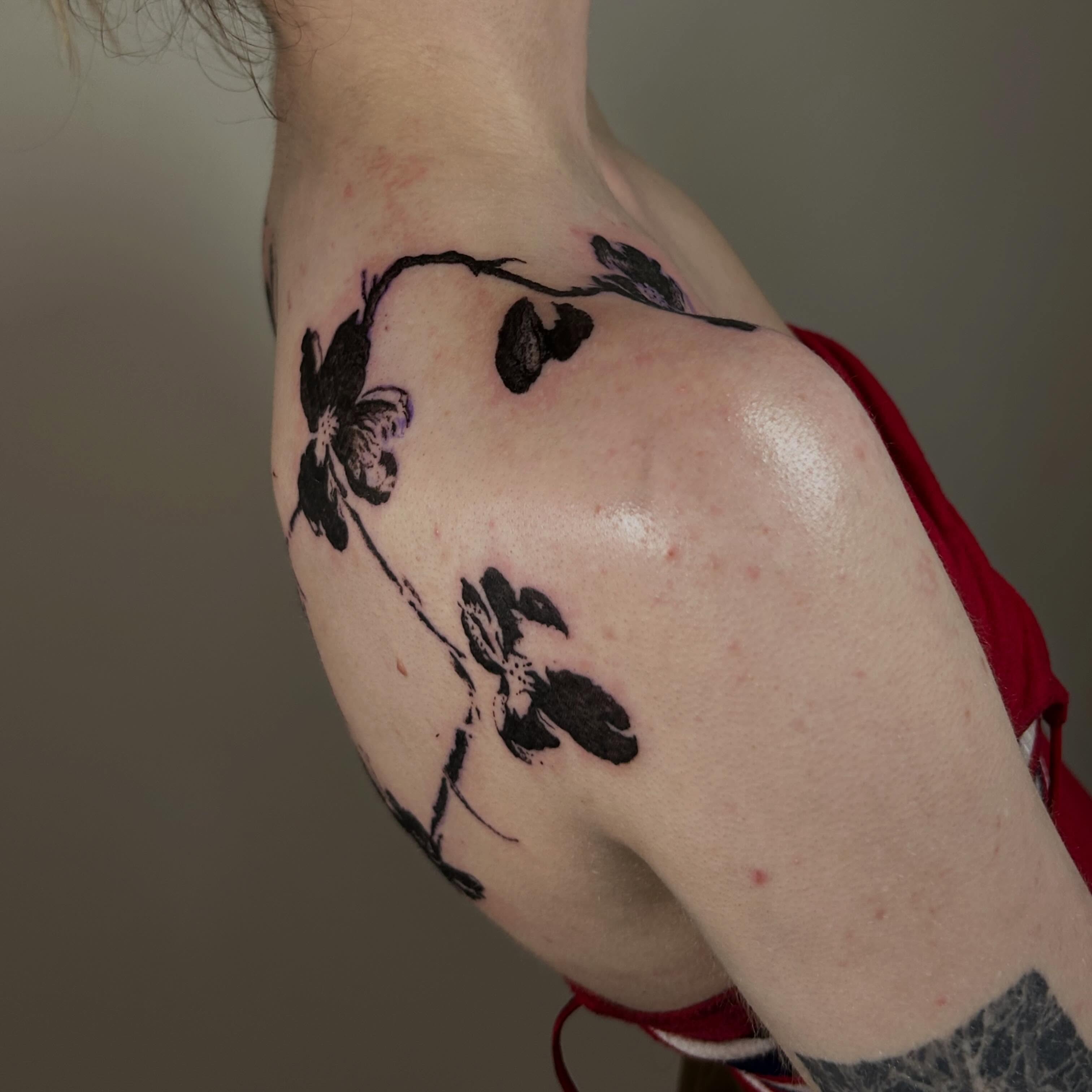 Tattoo by @tomlovesid — black_and_grey