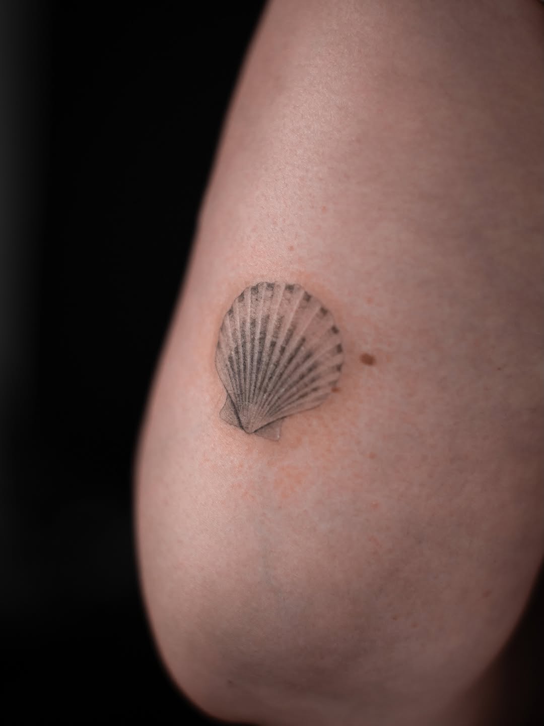 Tattoo by @studioariesrising β fine_line, black_and_grey