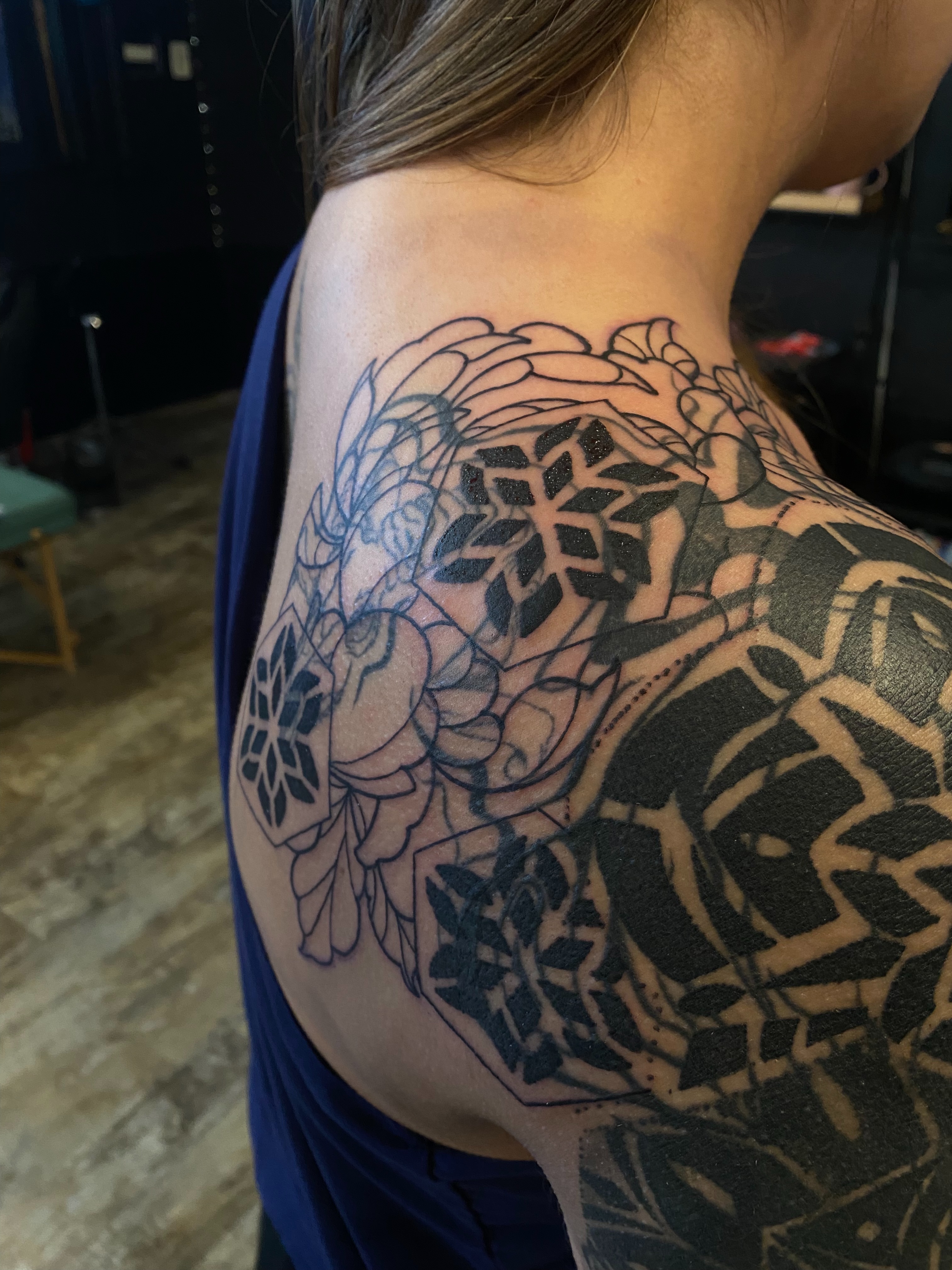 Tattoo by @esauuce — black_and_grey, geometric