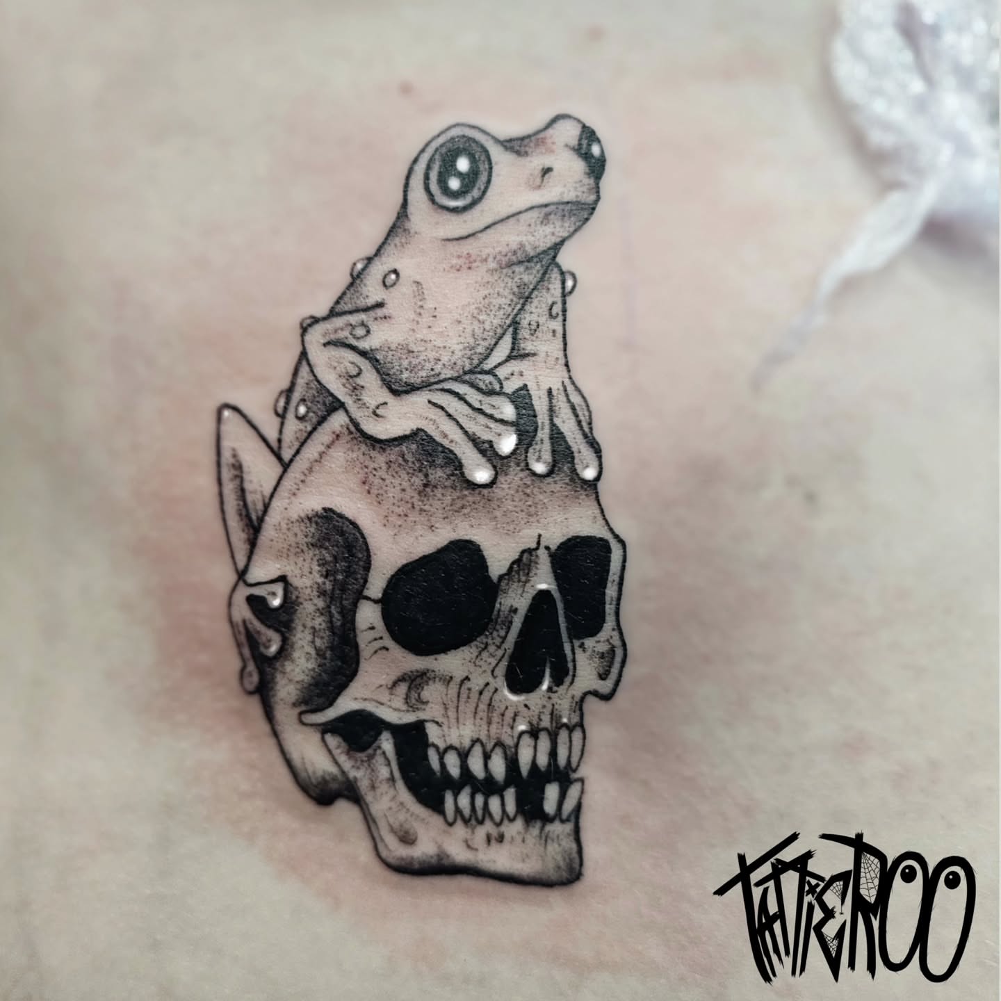 Tattoo by @tattier00 — dotwork, realism