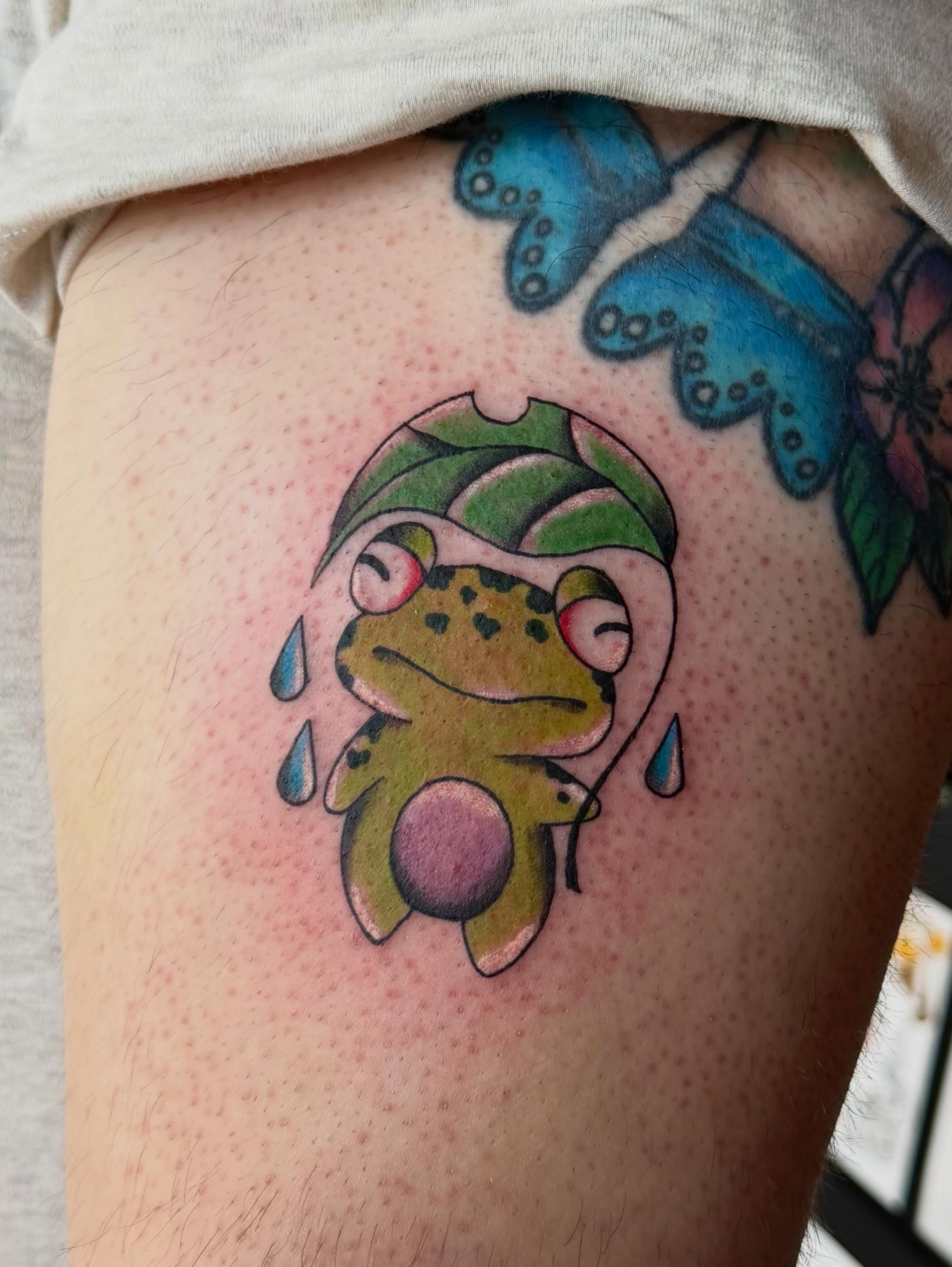 Frog American traditional tattoo on the thigh by Alaska ⚜️