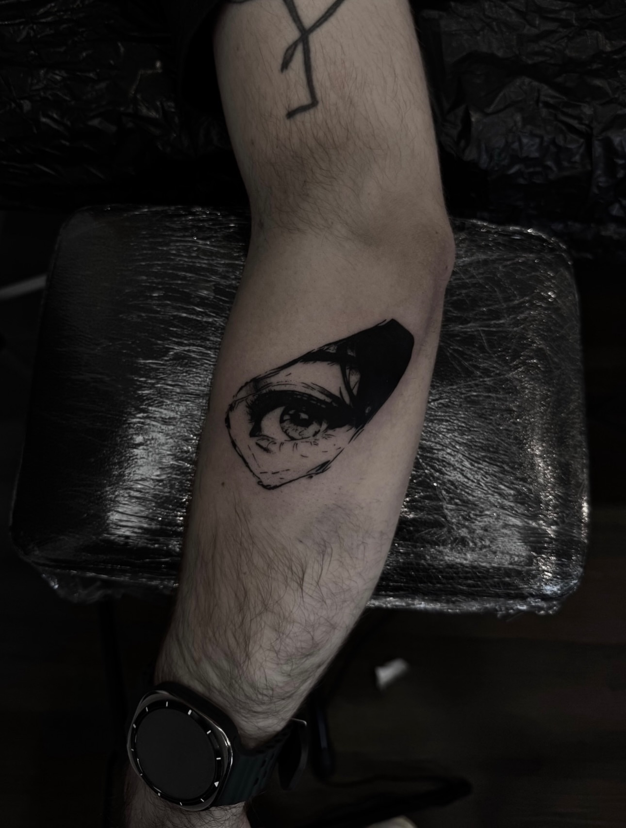 Eye realism tattoo on the forearm by Blackwork Vamos