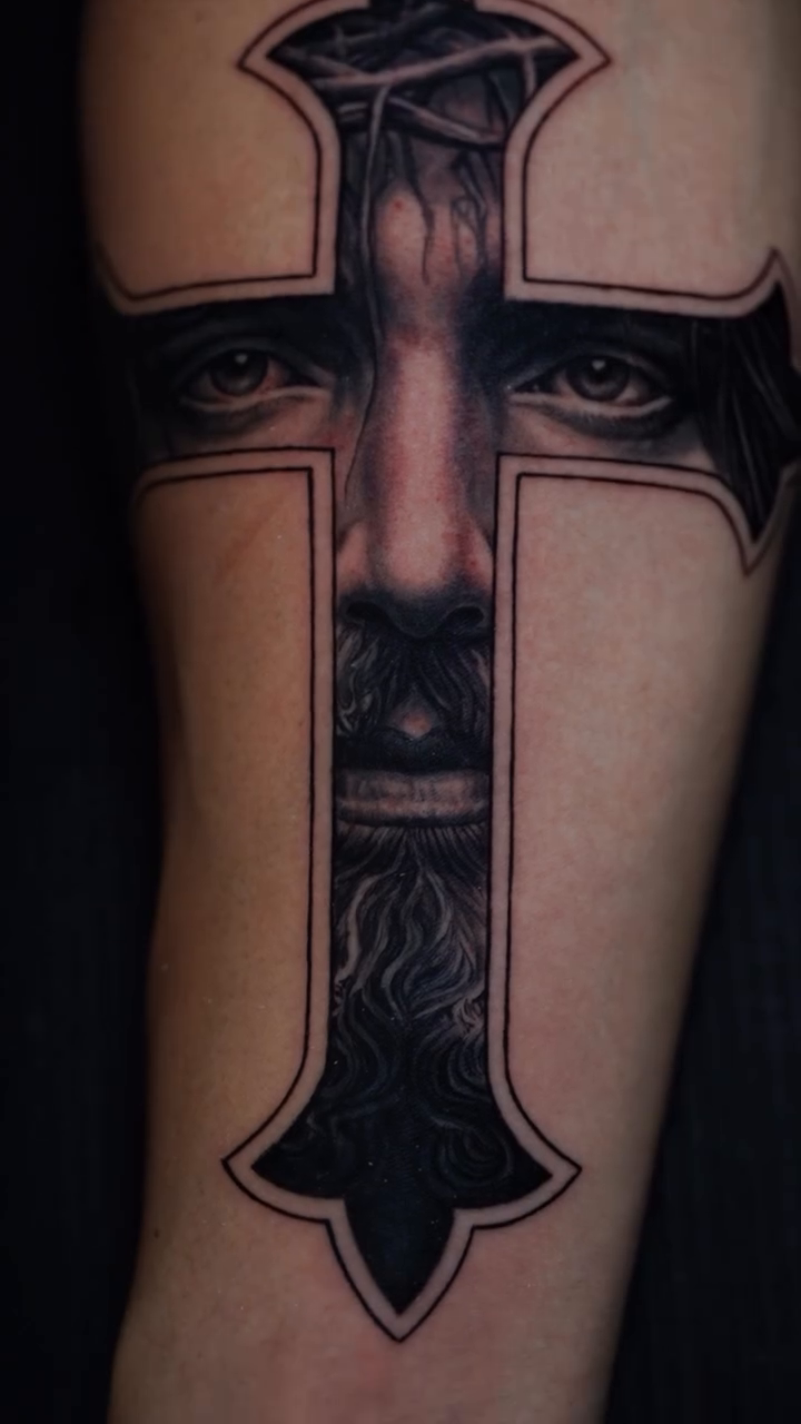 Tattoo by @artedececil — realism, black_and_grey