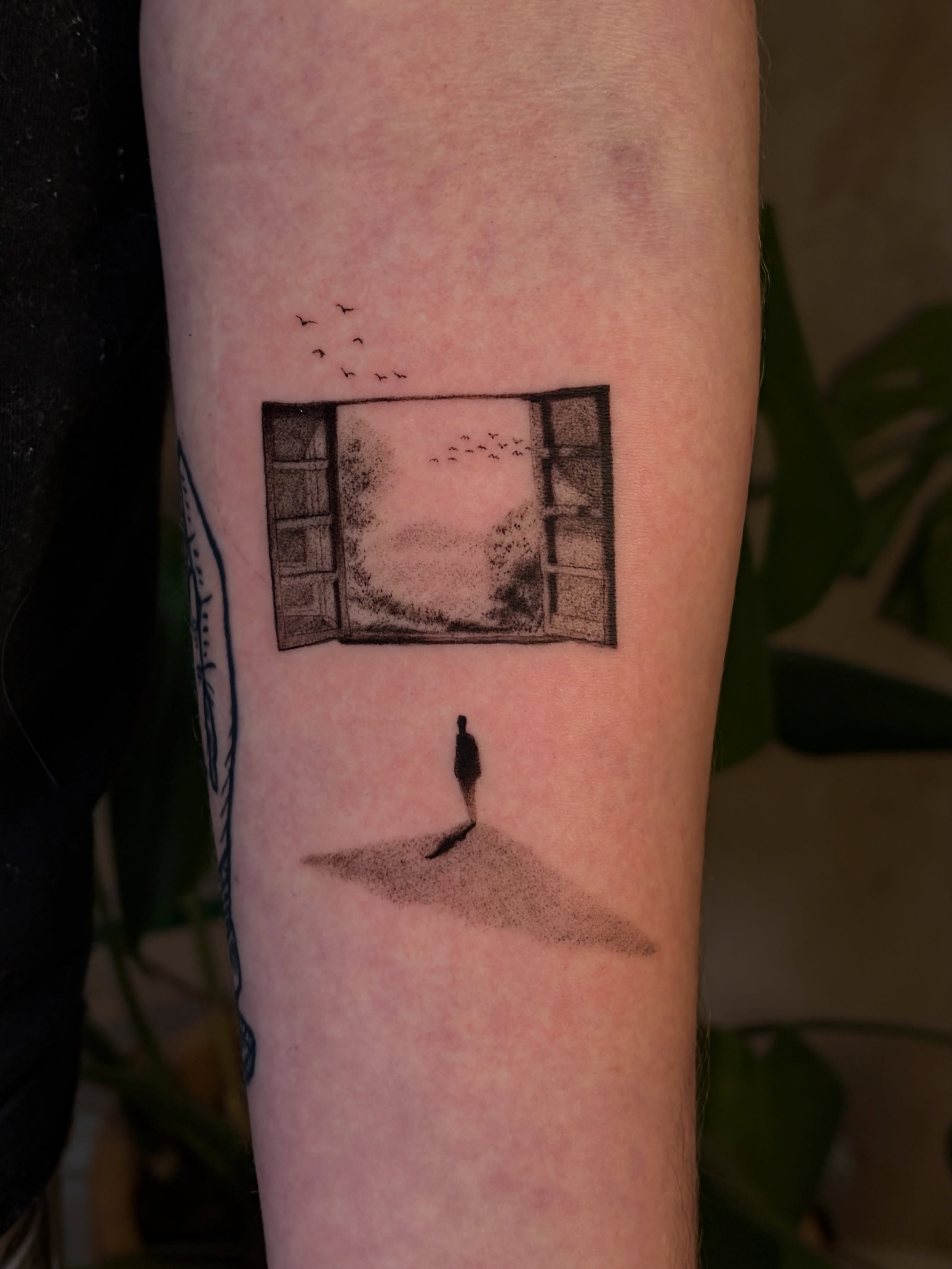 Tattoo by @metinkaraatli — dotwork, minimalist