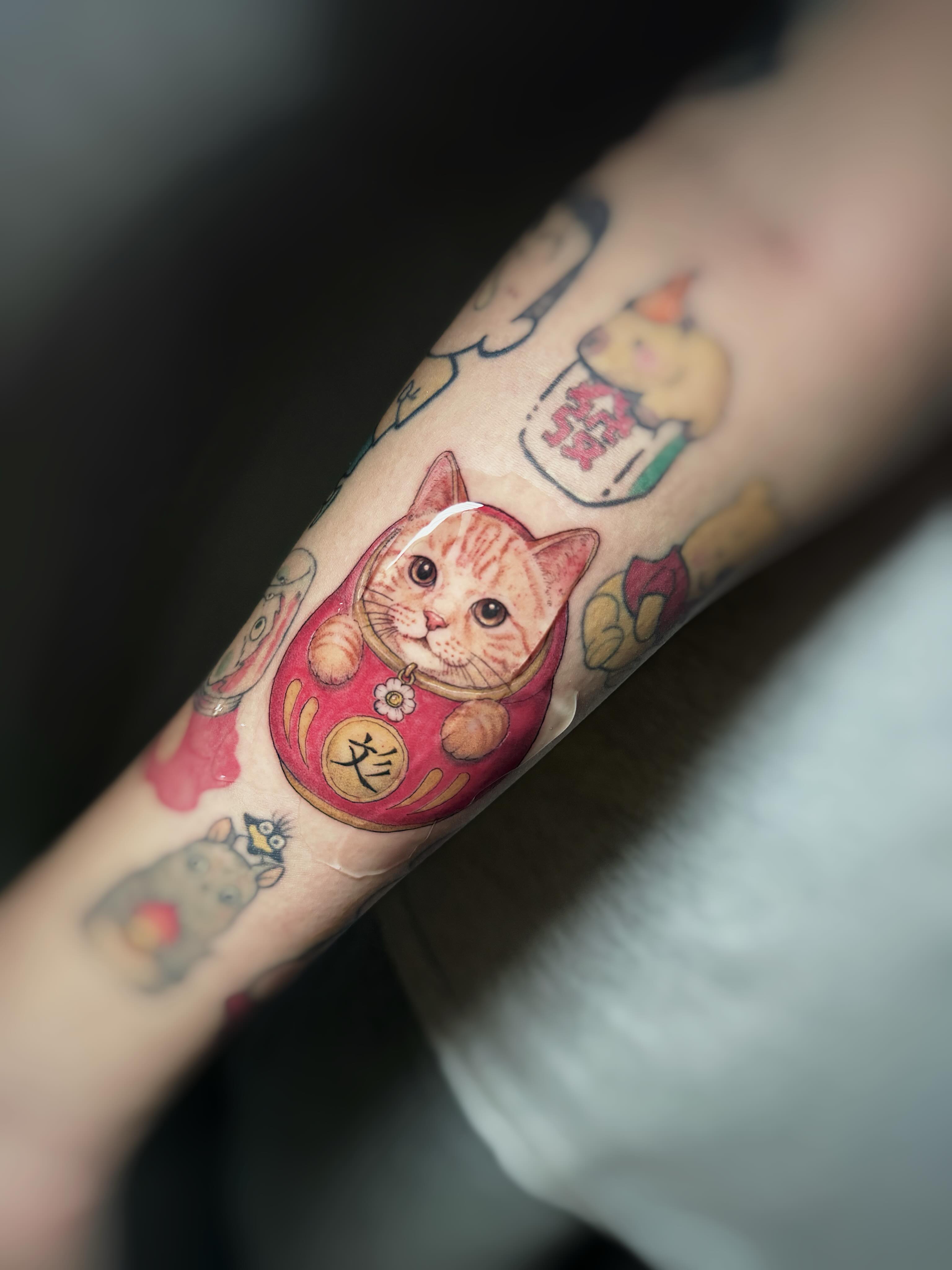 Lucky cat realism tattoo on the forearm by 墨匠紋身|新店店, New Taipei City