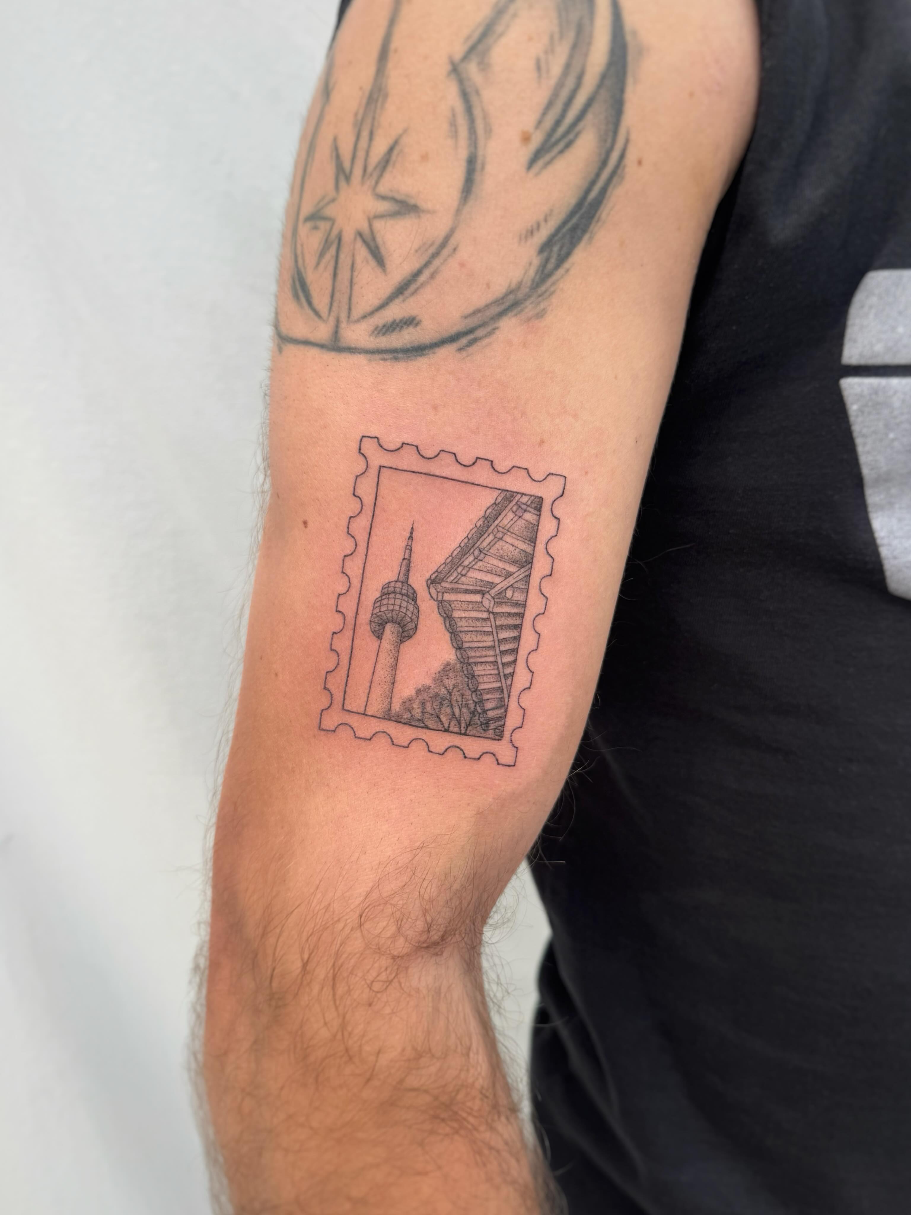 Tattoo by @naleak_tattoo — black_and_grey