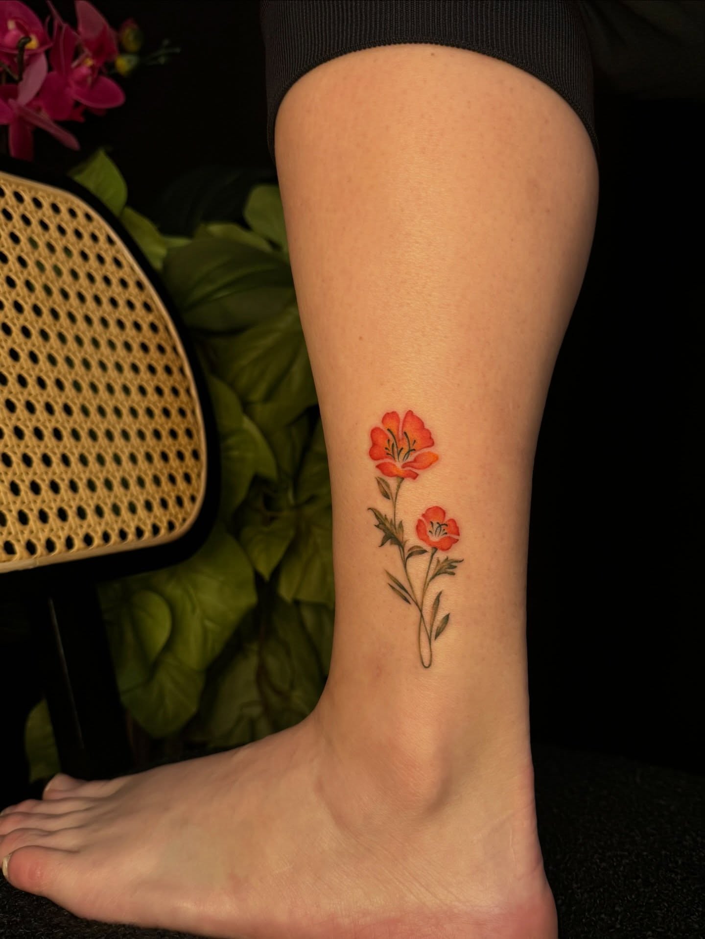 Flowers realism tattoo on the calf by 𝙷𝚊𝚒𝚕𝚎𝚢 𝙷𝚊𝚛𝚎𝚗 ✯ 𝙽𝙴 𝙾𝚑𝚒𝚘 𝚃𝚊𝚝𝚝𝚘𝚘 𝙰𝚛𝚝𝚒𝚜𝚝