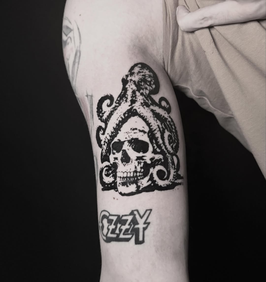 Tattoo by @boniaart — black_and_grey