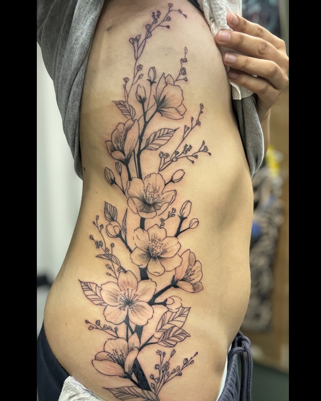 Tattoo by @sheilarosita.tats โ black_and_grey